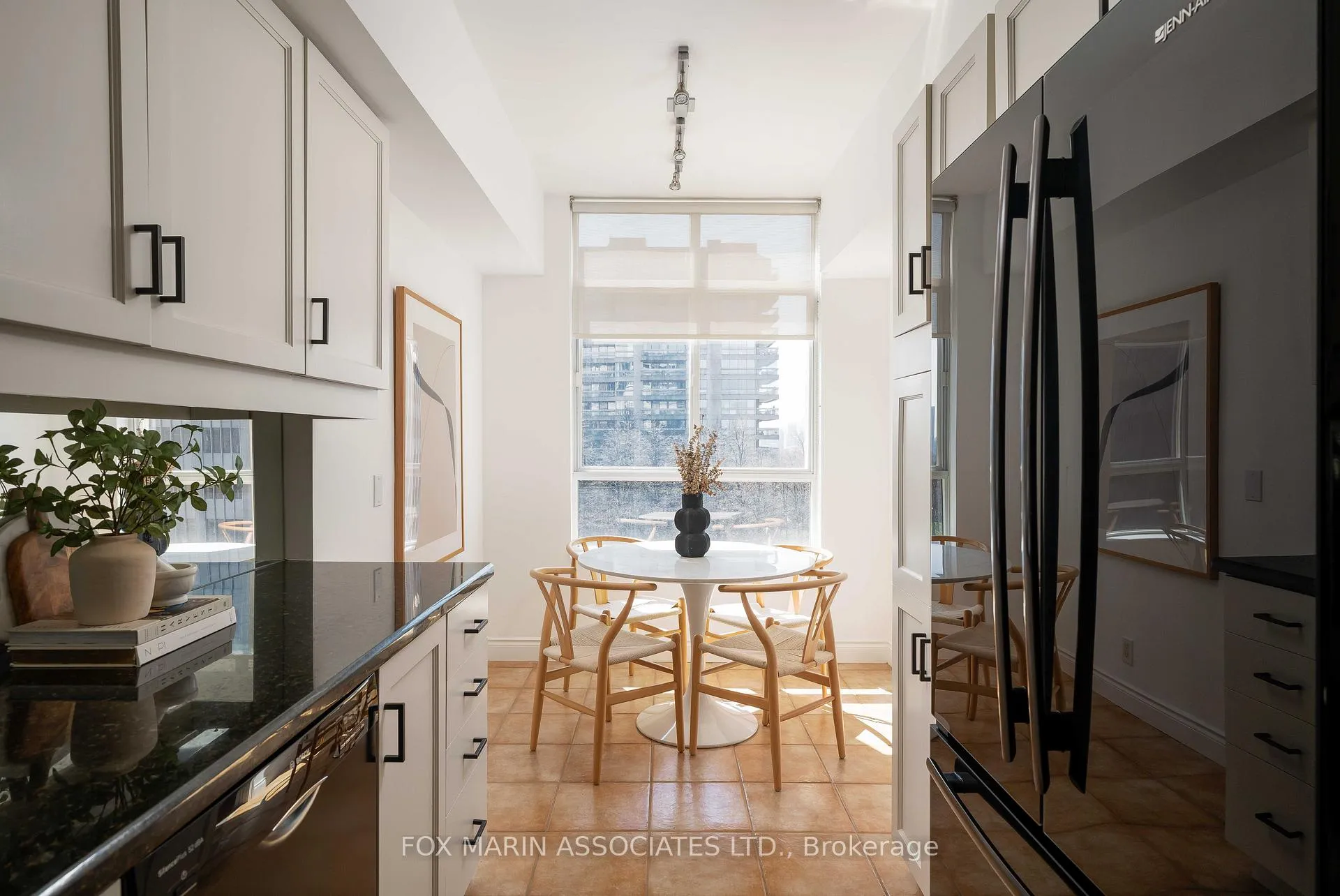 Photo 13 of Unit 805, 1 Deer Park Crescent, Toronto, Yonge-St. Clair — HOMEH