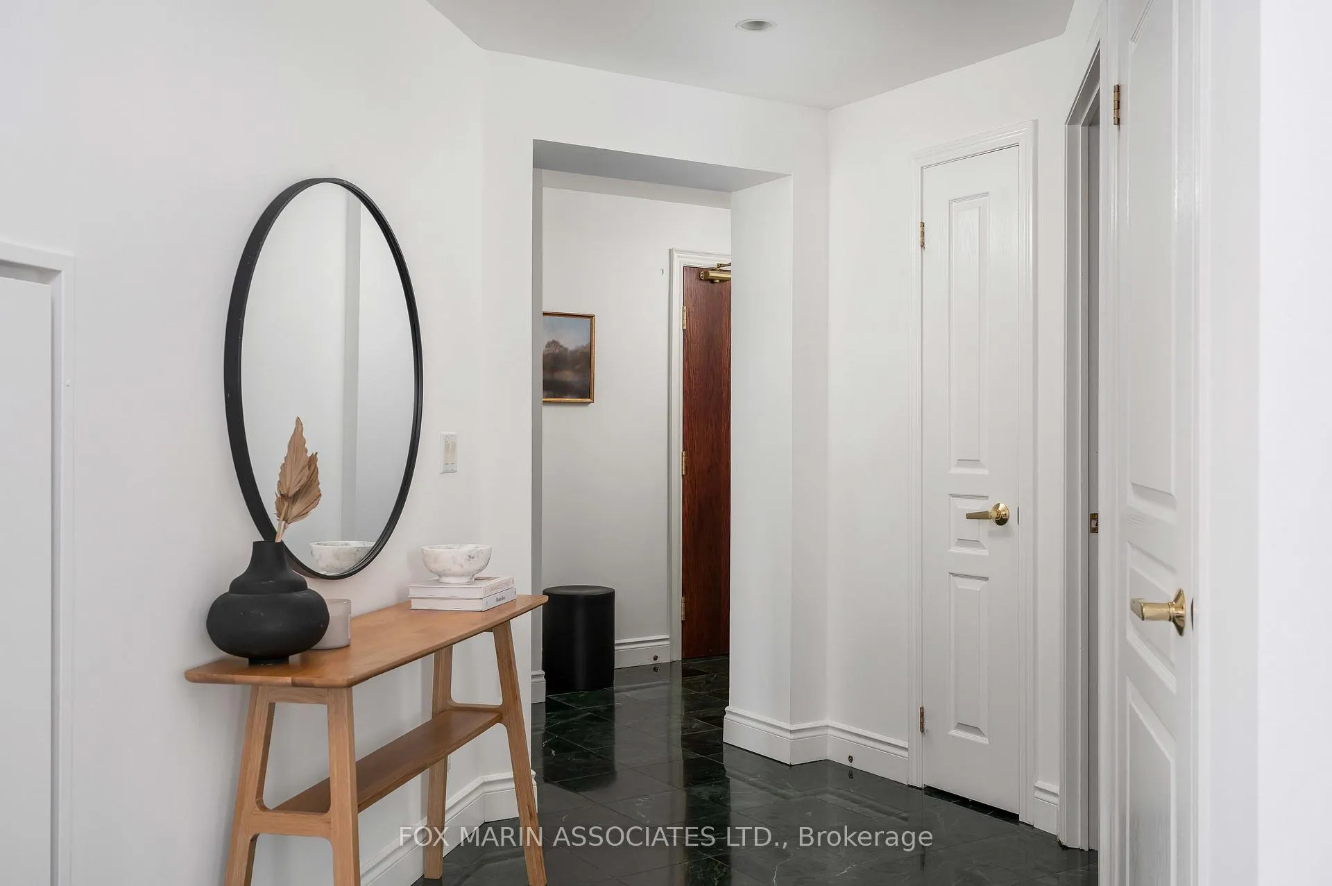 Photo 15 of Unit 805, 1 Deer Park Crescent, Toronto, Yonge-St. Clair — HOMEH