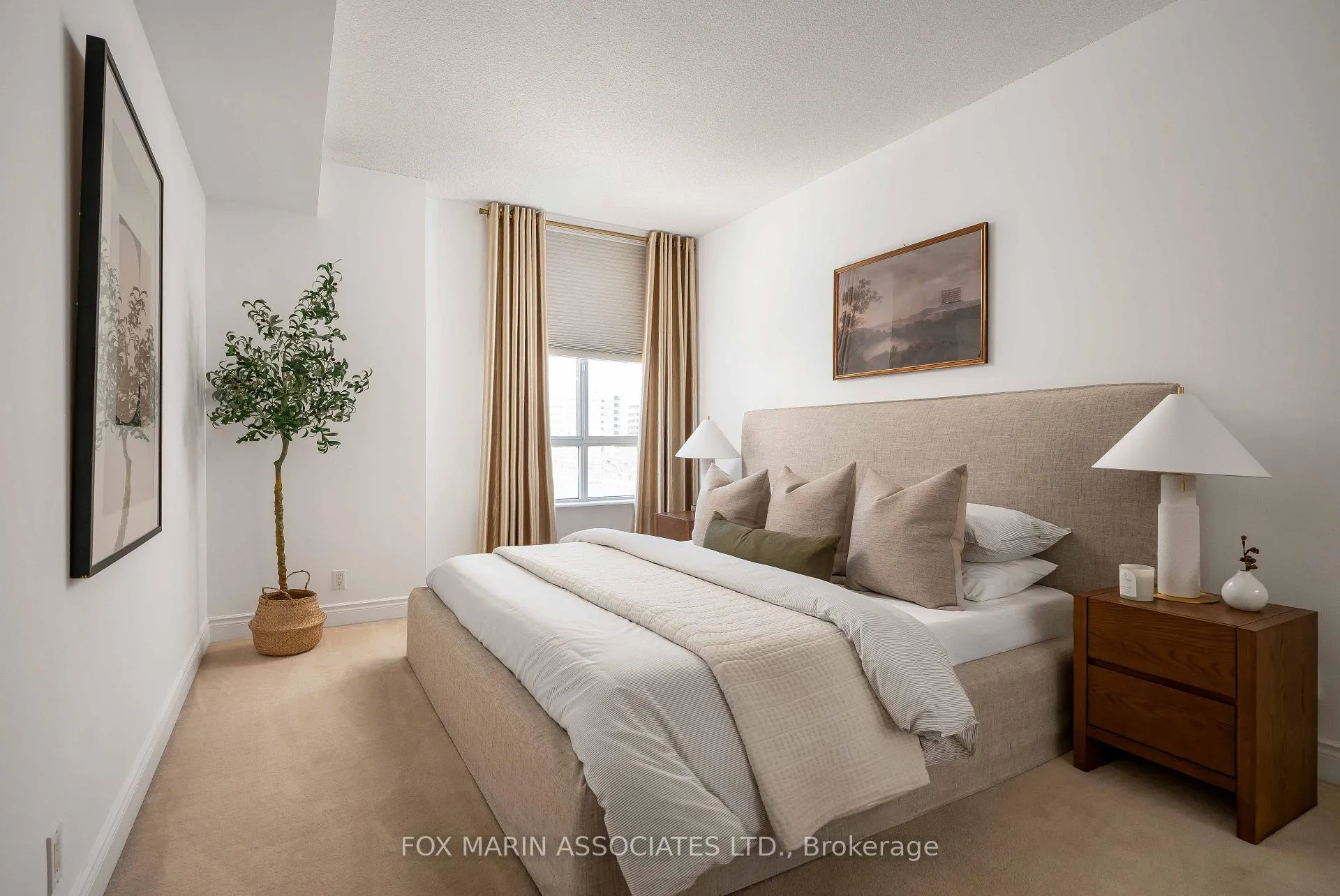 Photo 16 of Unit 805, 1 Deer Park Crescent, Toronto, Yonge-St. Clair — HOMEH