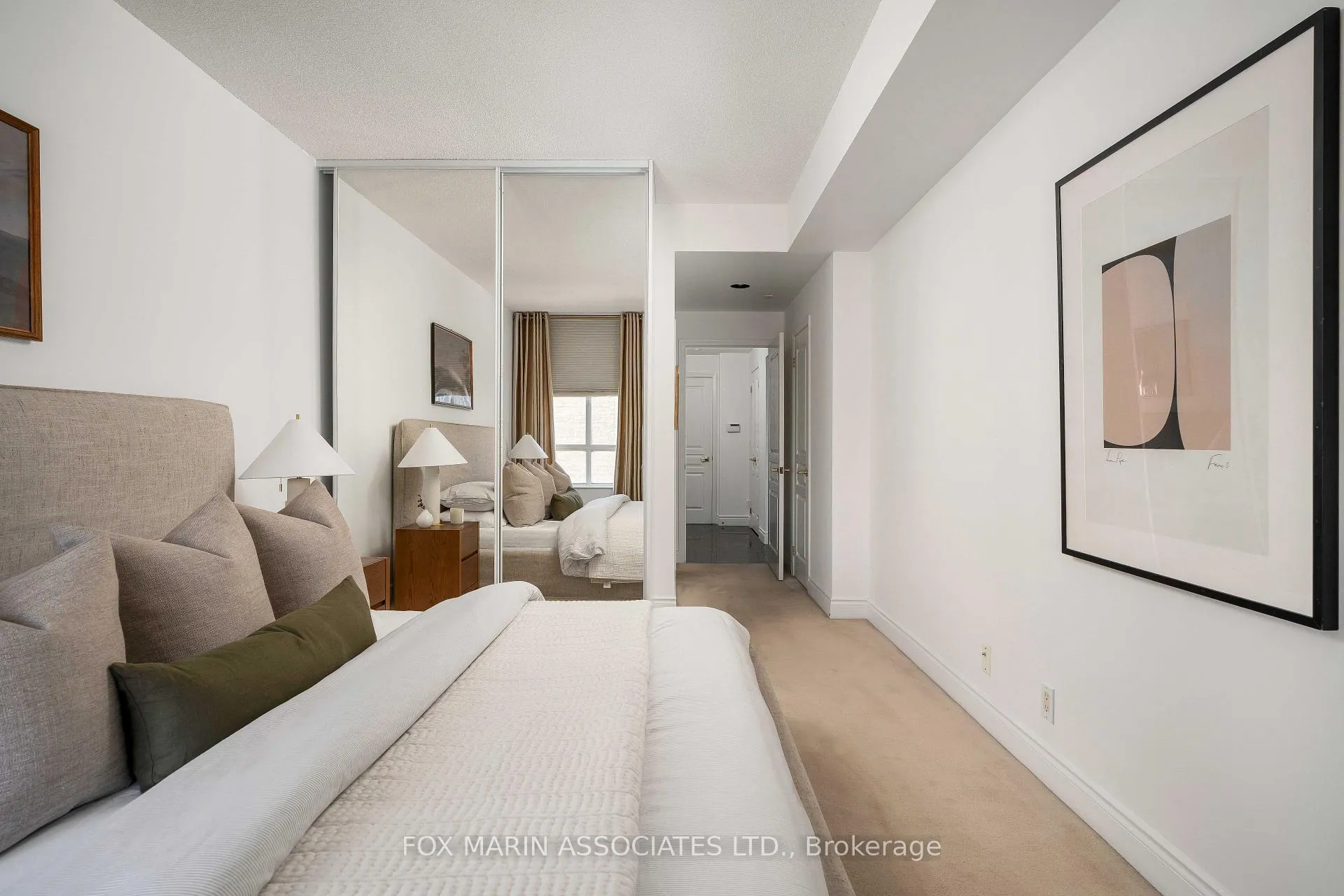 Photo 19 of Unit 805, 1 Deer Park Crescent, Toronto, Yonge-St. Clair — HOMEH