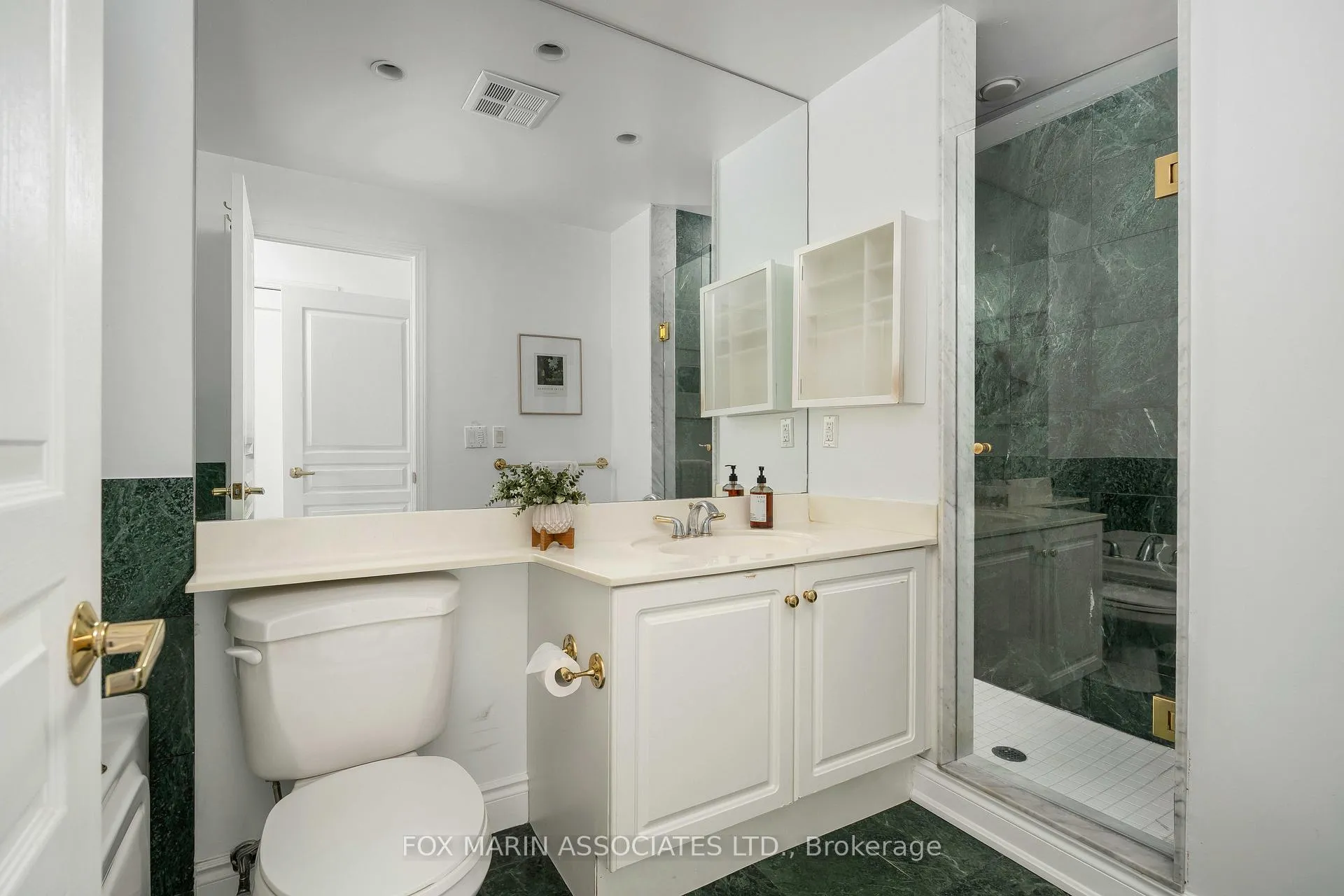 Photo 20 of Unit 805, 1 Deer Park Crescent, Toronto, Yonge-St. Clair — HOMEH
