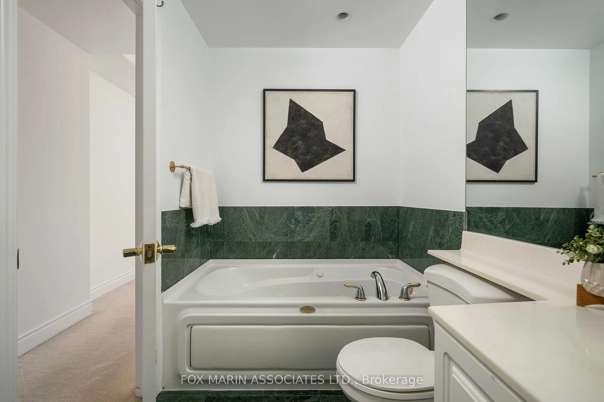 Photo 21 of Unit 805, 1 Deer Park Crescent, Toronto, Yonge-St. Clair — HOMEH