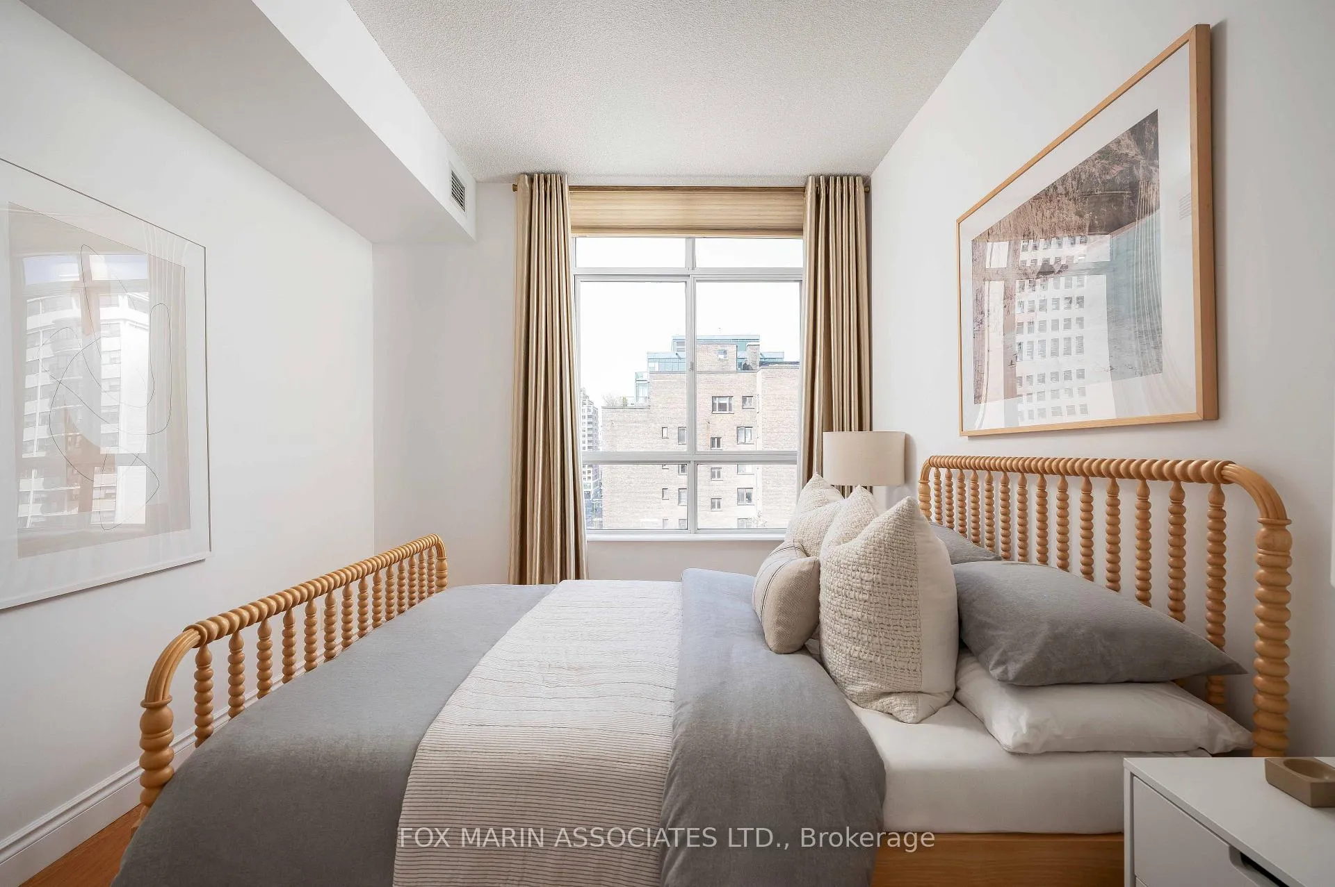 Photo 23 of Unit 805, 1 Deer Park Crescent, Toronto, Yonge-St. Clair — HOMEH