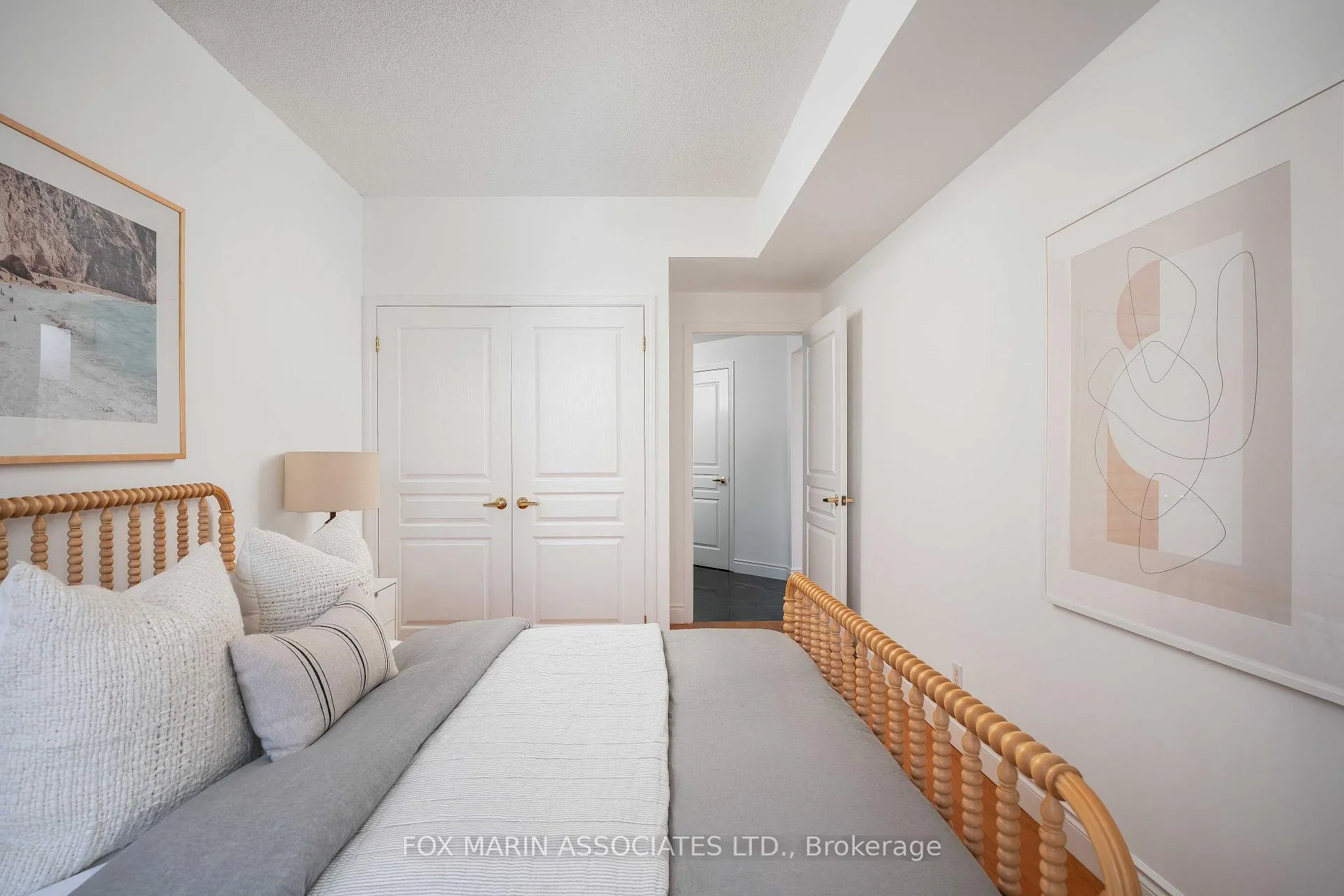 Photo 24 of Unit 805, 1 Deer Park Crescent, Toronto, Yonge-St. Clair — HOMEH