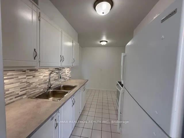 Photo 9 of Unit 1415, 177 Linus Road, North York, Hillcrest Village — HOMEH