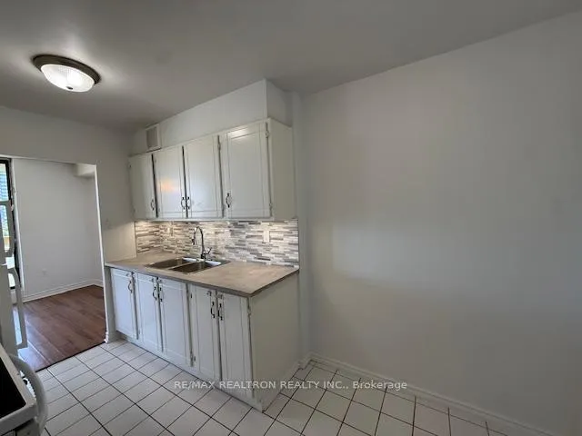 Photo 11 of Unit 1415, 177 Linus Road, North York, Hillcrest Village — HOMEH