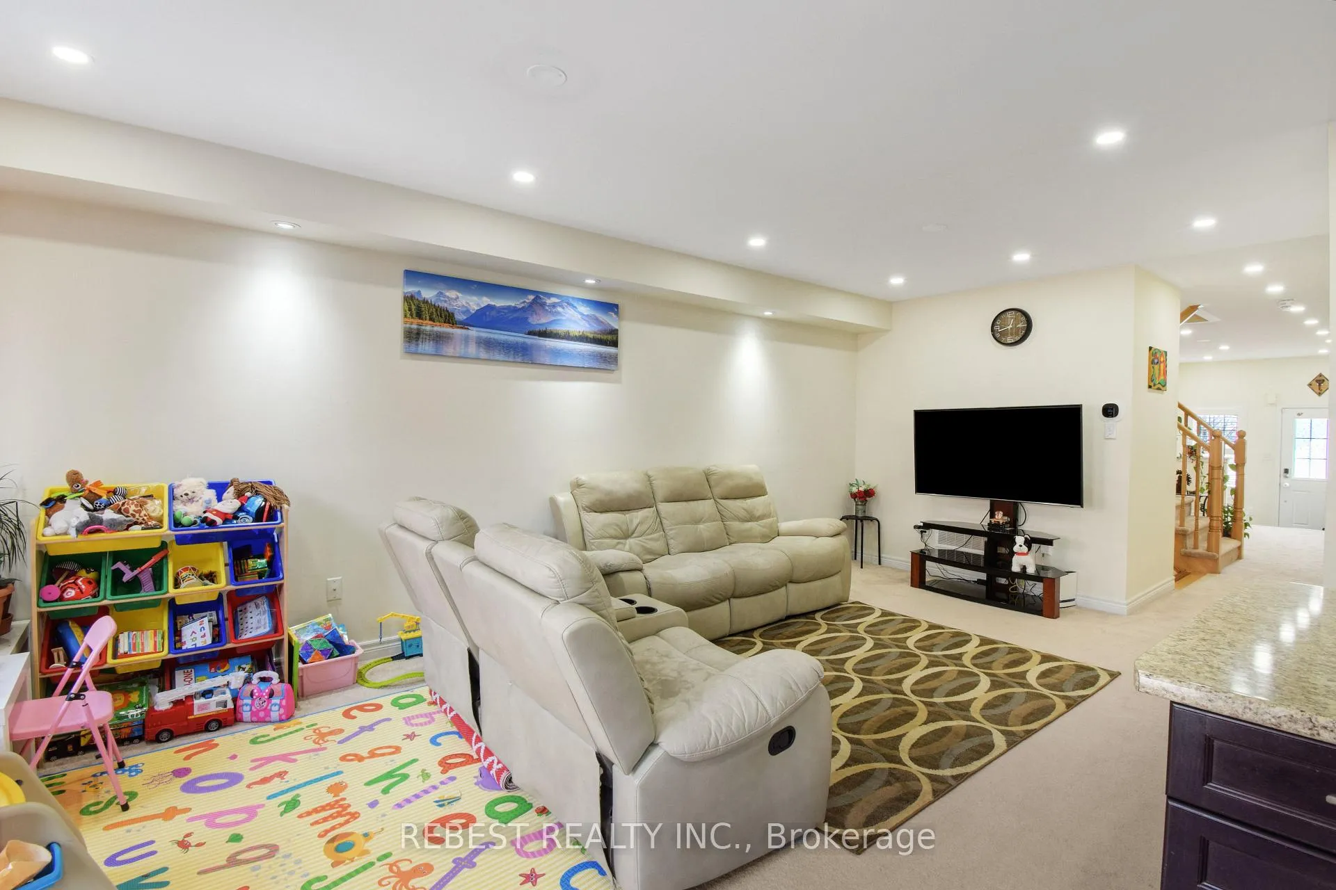 Photo 13 of 32 Volner Road, Brampton, Northwest Brampton — HOMEH