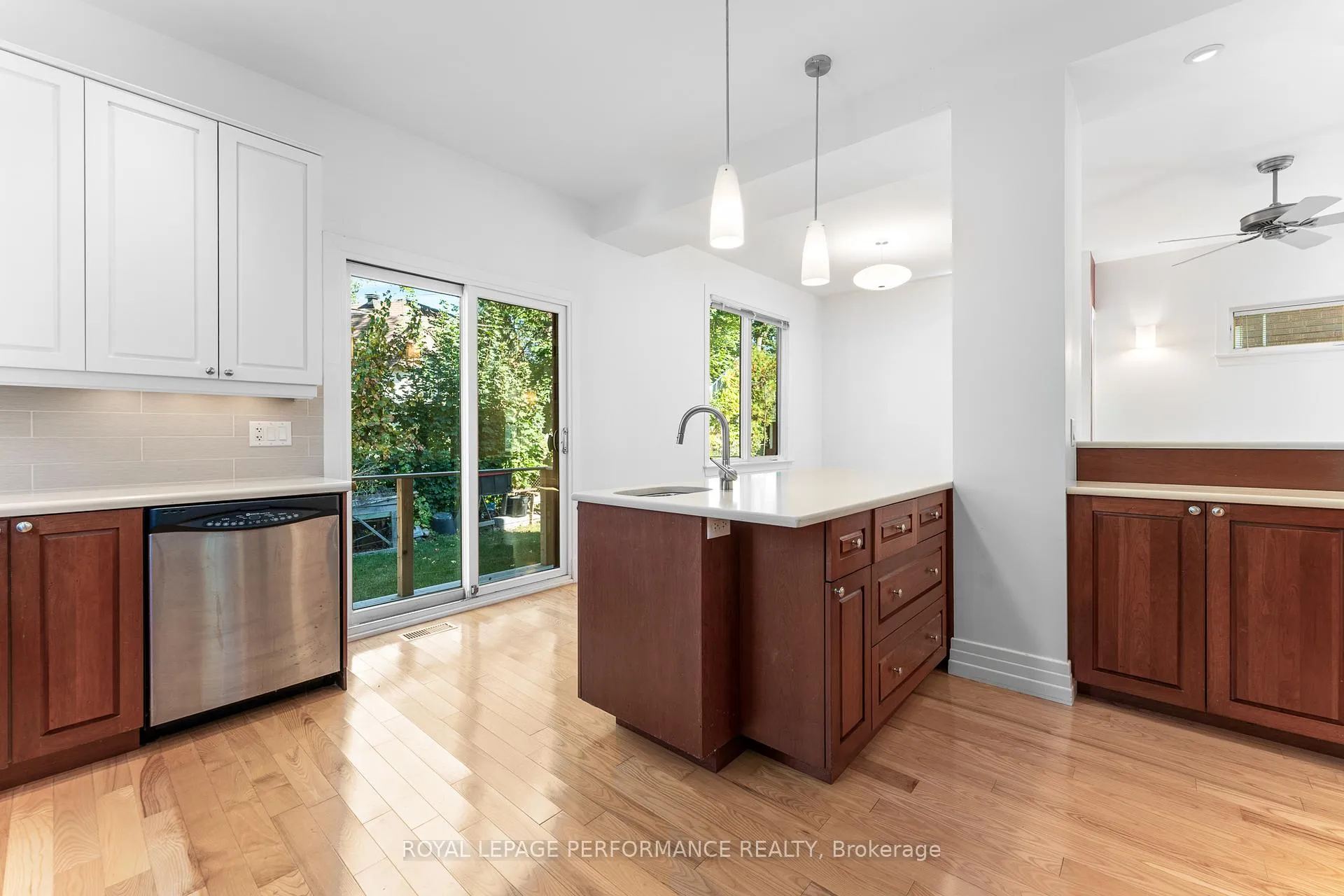 Photo 16 of 45 Old Sunset Boulevard, Ottawa, Dows Lake — HOMEH