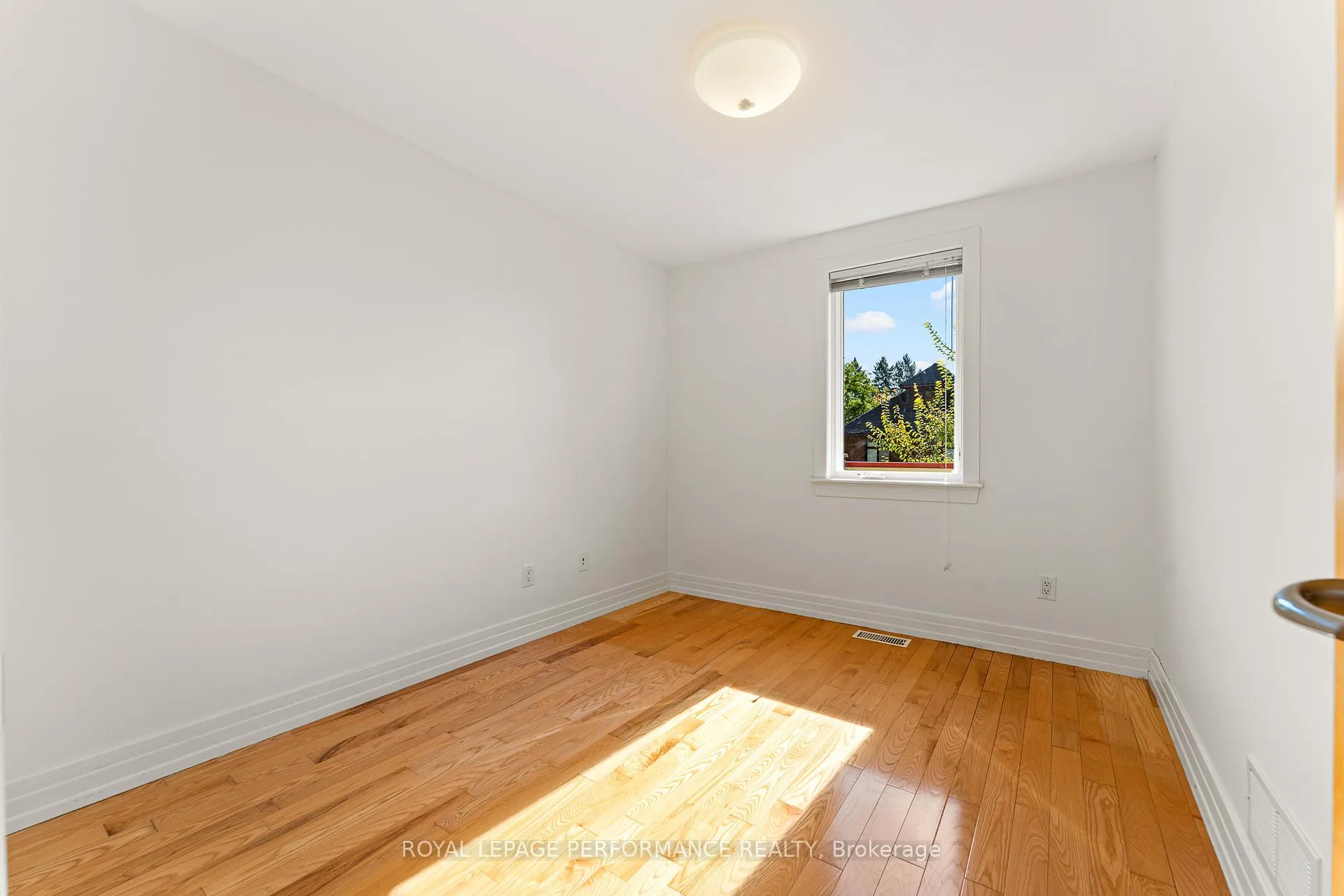 Photo 31 of 45 Old Sunset Boulevard, Ottawa, Dows Lake — HOMEH