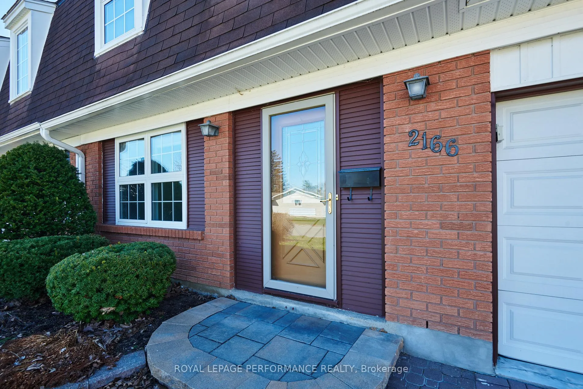 Photo 2 of 2166 Bickerton Avenue, Ottawa, Beacon Hill North — HOMEH