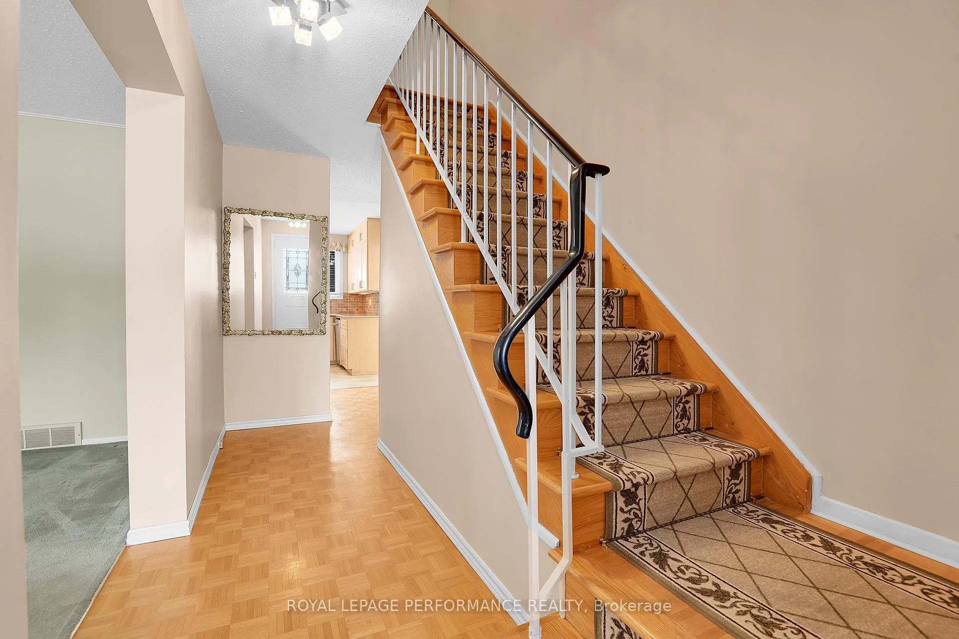 Photo 4 of 2166 Bickerton Avenue, Ottawa, Beacon Hill North — HOMEH
