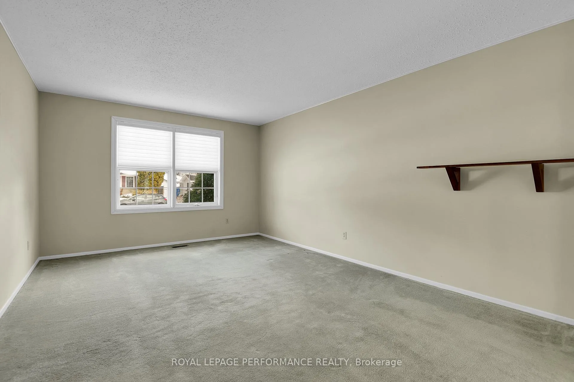 Photo 5 of 2166 Bickerton Avenue, Ottawa, Beacon Hill North — HOMEH