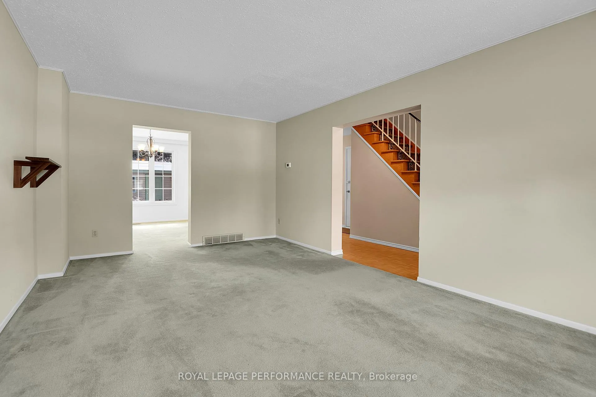 Photo 7 of 2166 Bickerton Avenue, Ottawa, Beacon Hill North — HOMEH
