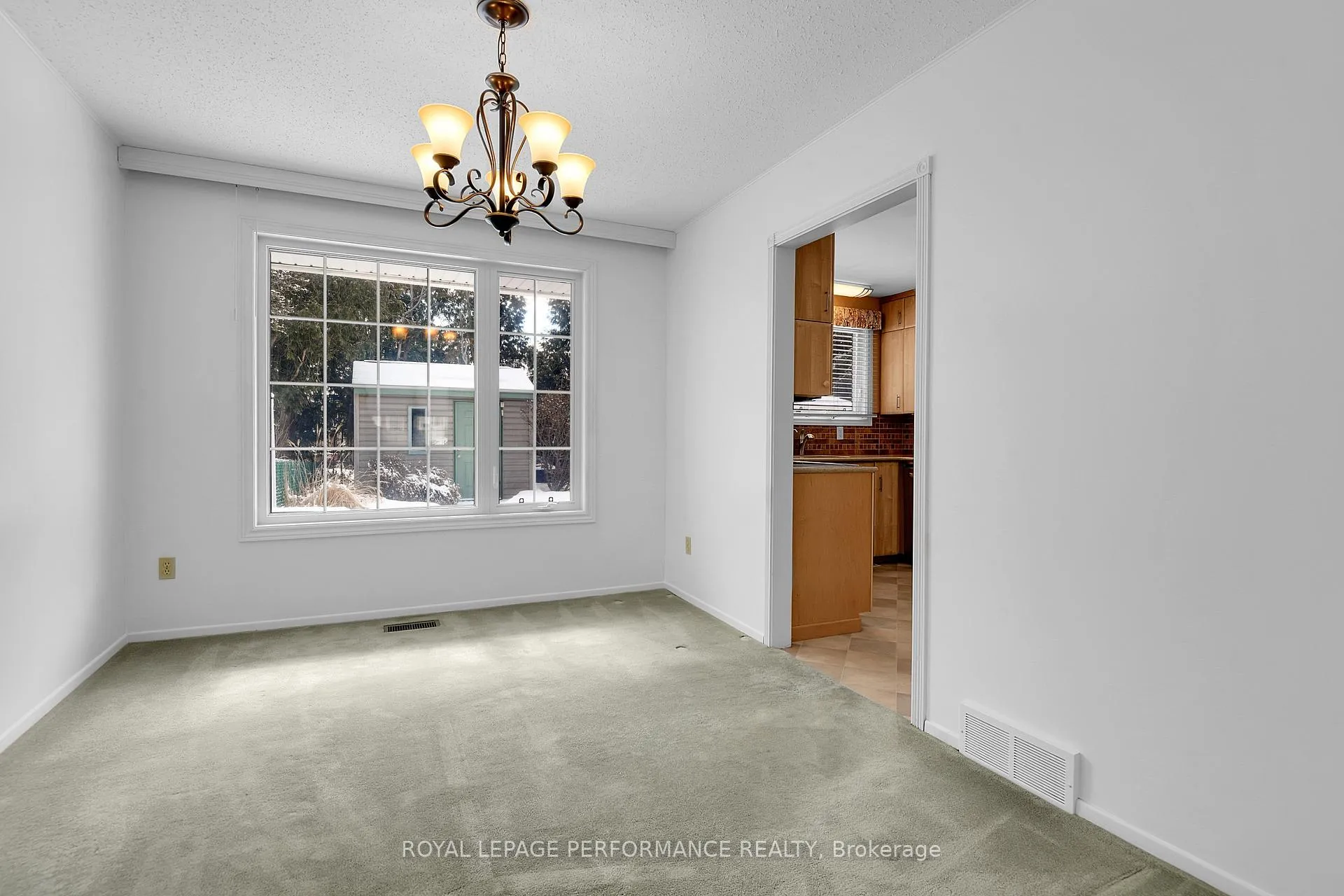 Photo 8 of 2166 Bickerton Avenue, Ottawa, Beacon Hill North — HOMEH