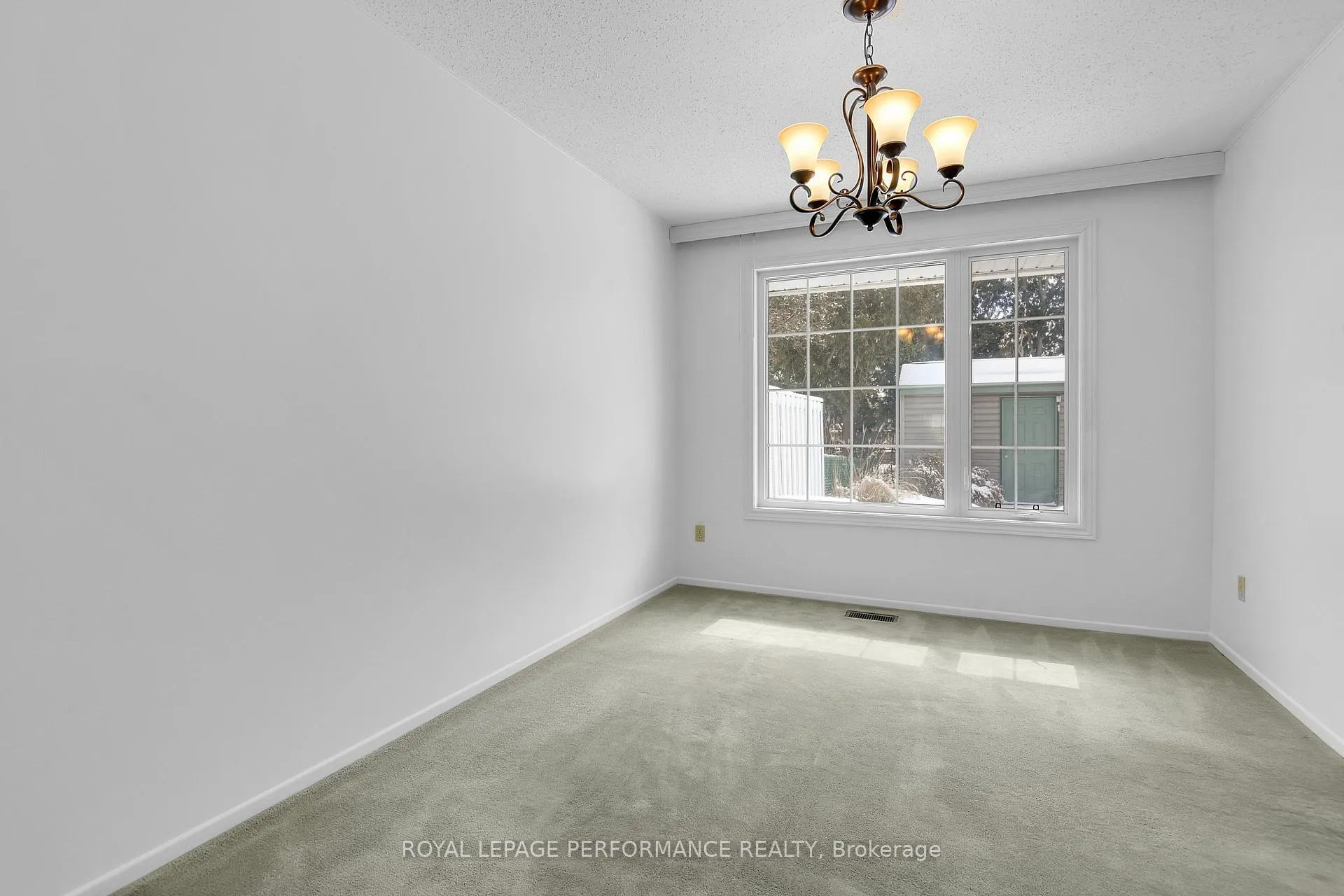 Photo 9 of 2166 Bickerton Avenue, Ottawa, Beacon Hill North — HOMEH