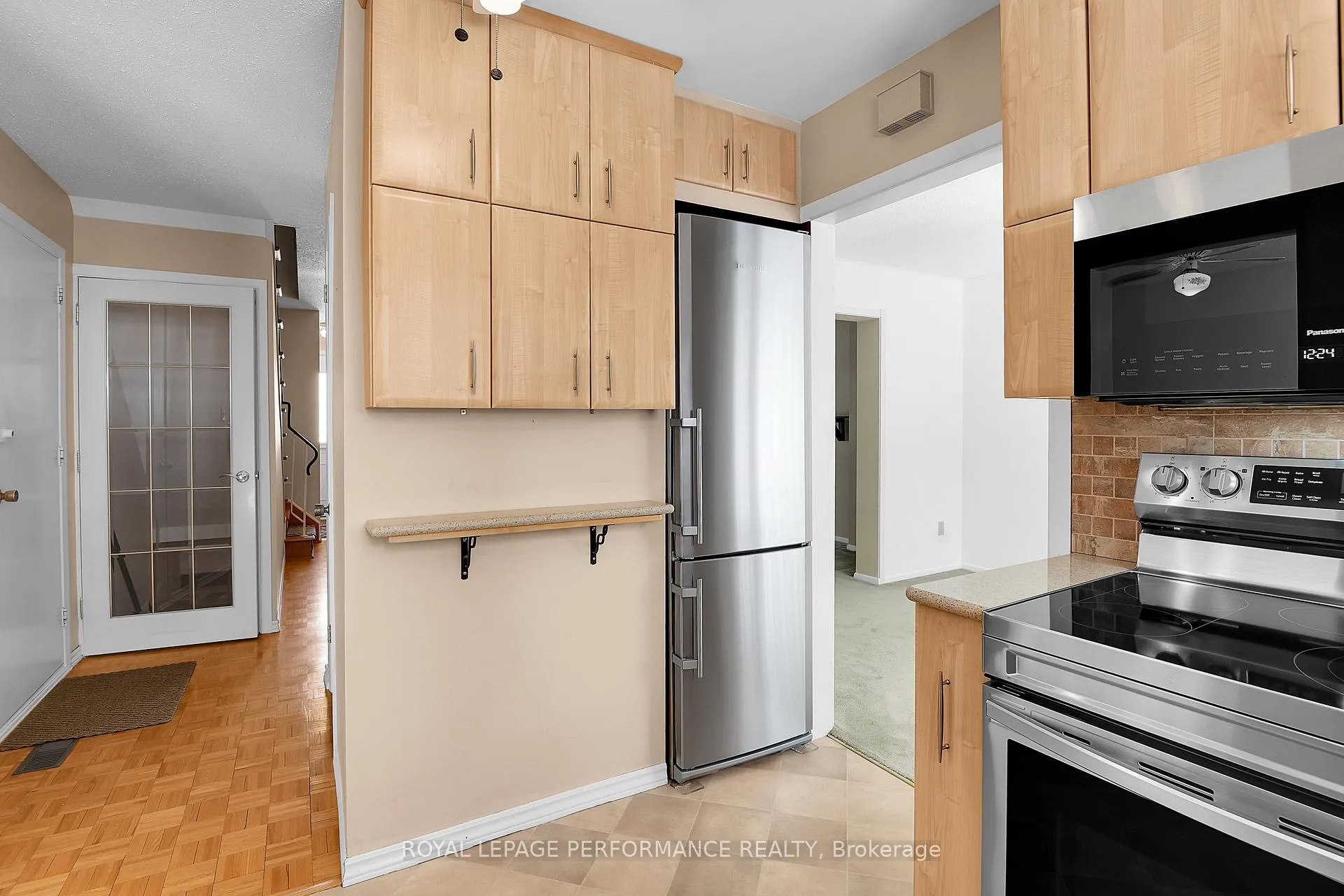 Photo 13 of 2166 Bickerton Avenue, Ottawa, Beacon Hill North — HOMEH