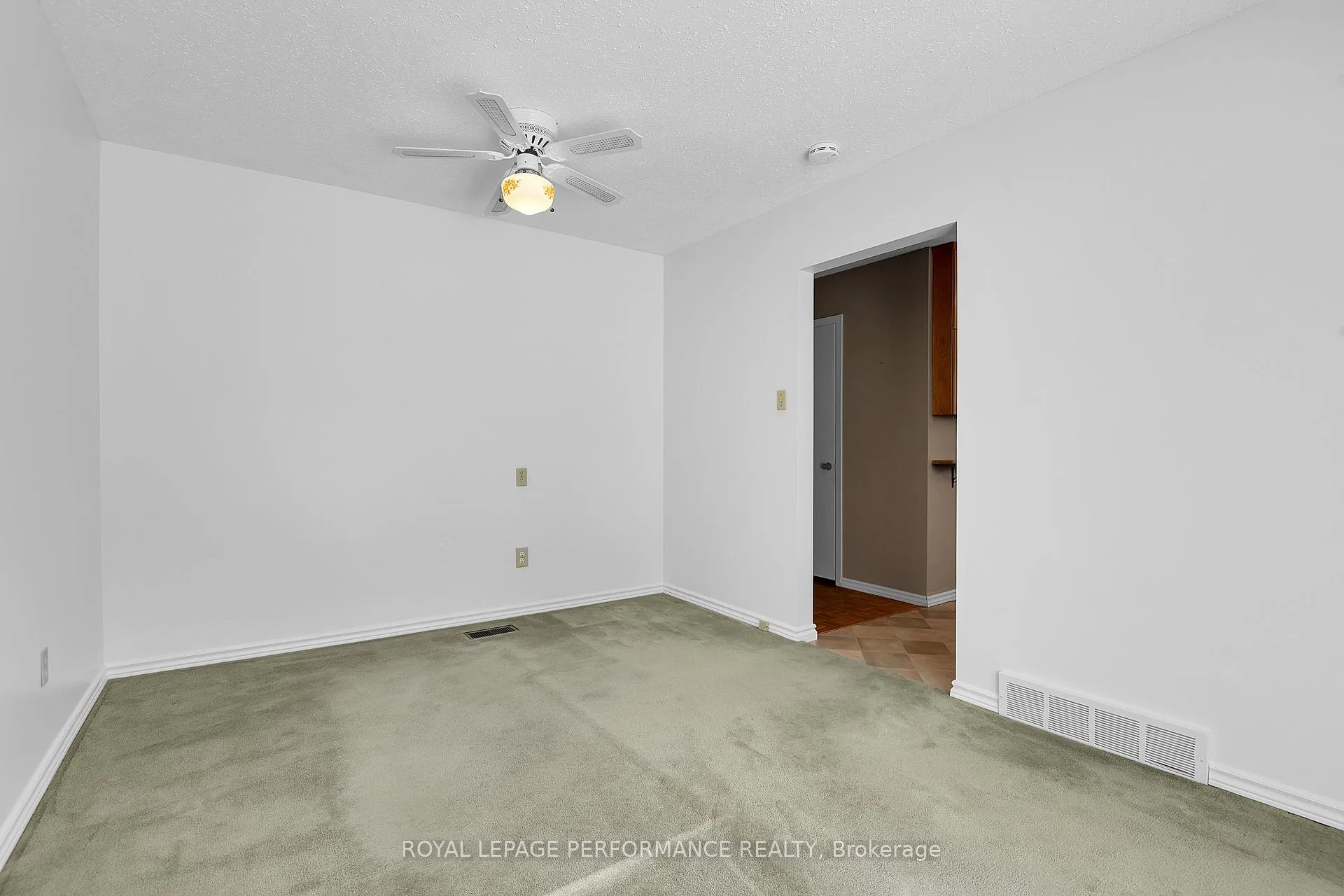 Photo 15 of 2166 Bickerton Avenue, Ottawa, Beacon Hill North — HOMEH