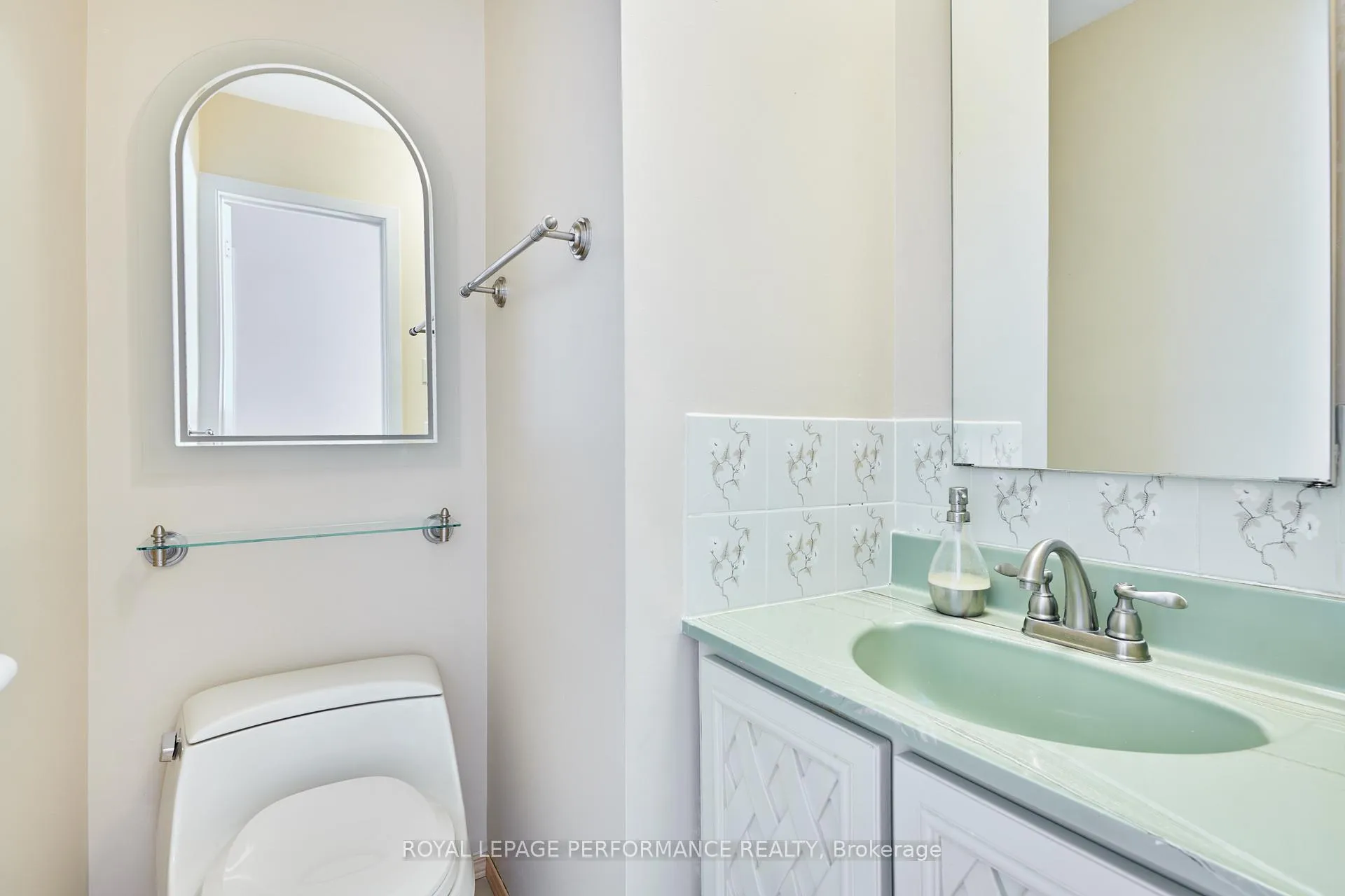 Photo 16 of 2166 Bickerton Avenue, Ottawa, Beacon Hill North — HOMEH
