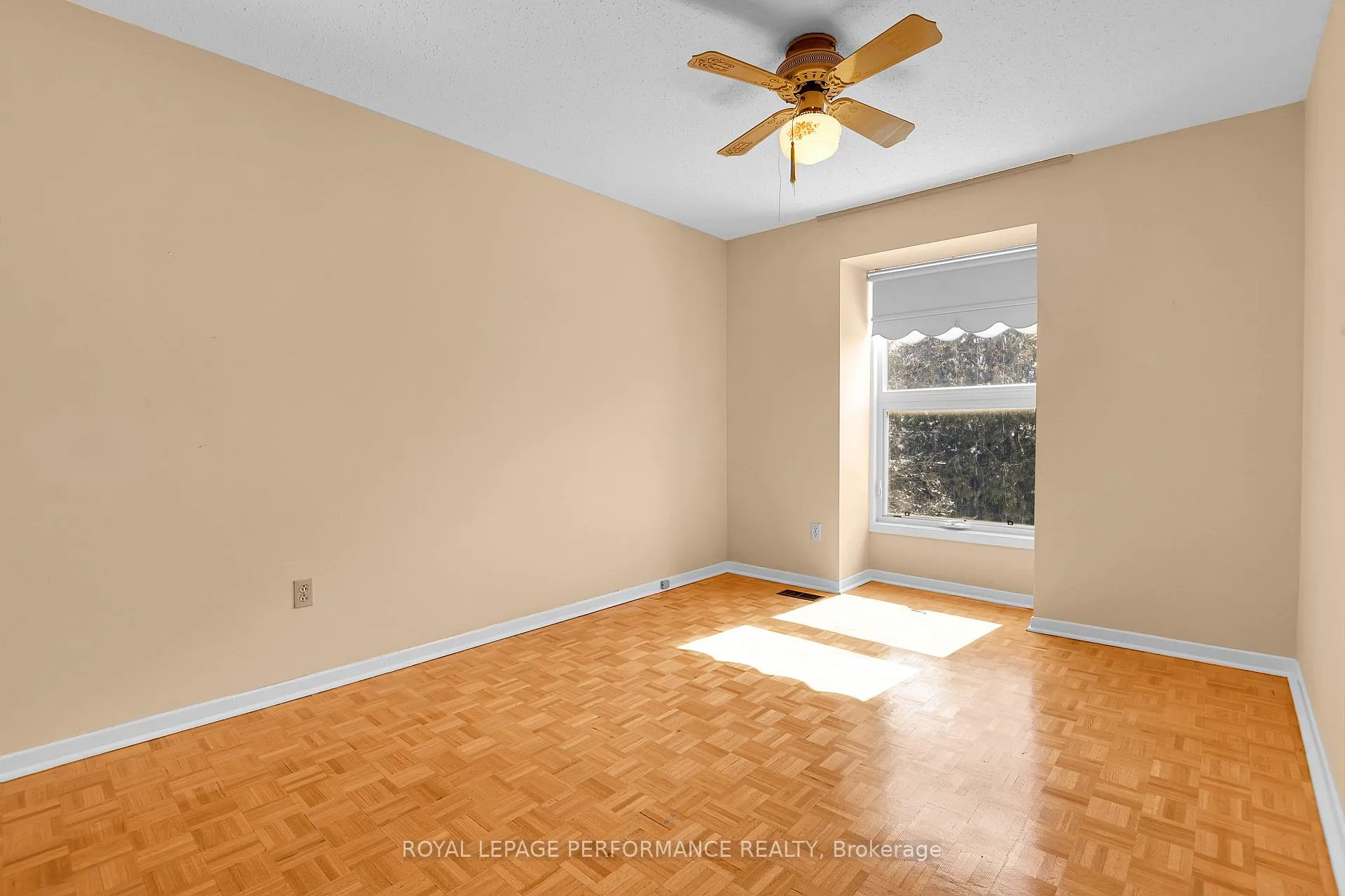 Photo 18 of 2166 Bickerton Avenue, Ottawa, Beacon Hill North — HOMEH