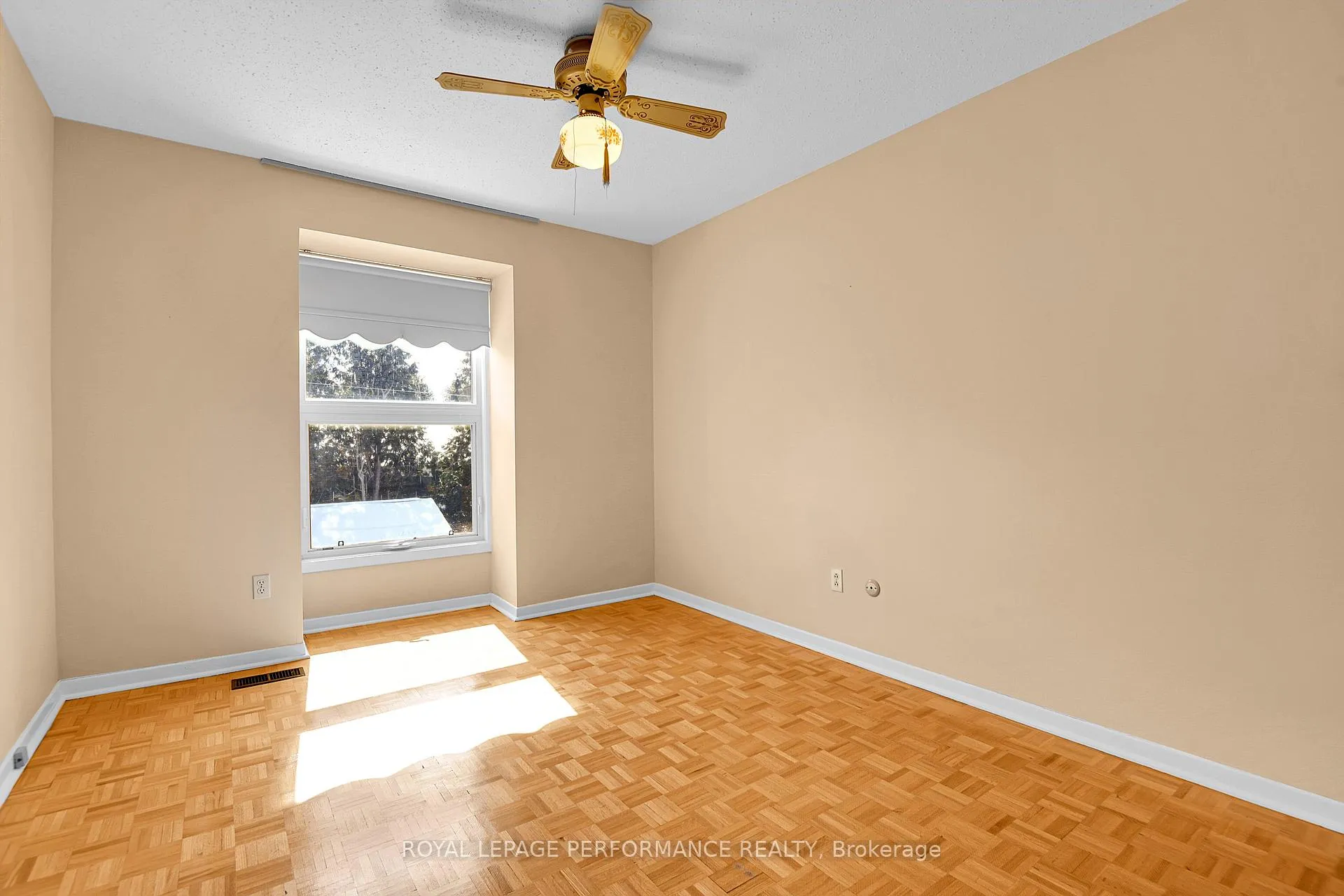 Photo 19 of 2166 Bickerton Avenue, Ottawa, Beacon Hill North — HOMEH