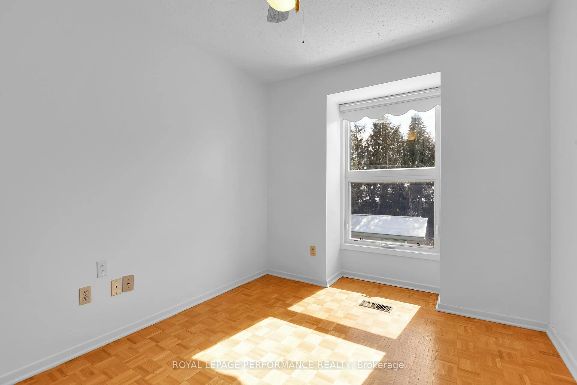 Photo 21 of 2166 Bickerton Avenue, Ottawa, Beacon Hill North — HOMEH