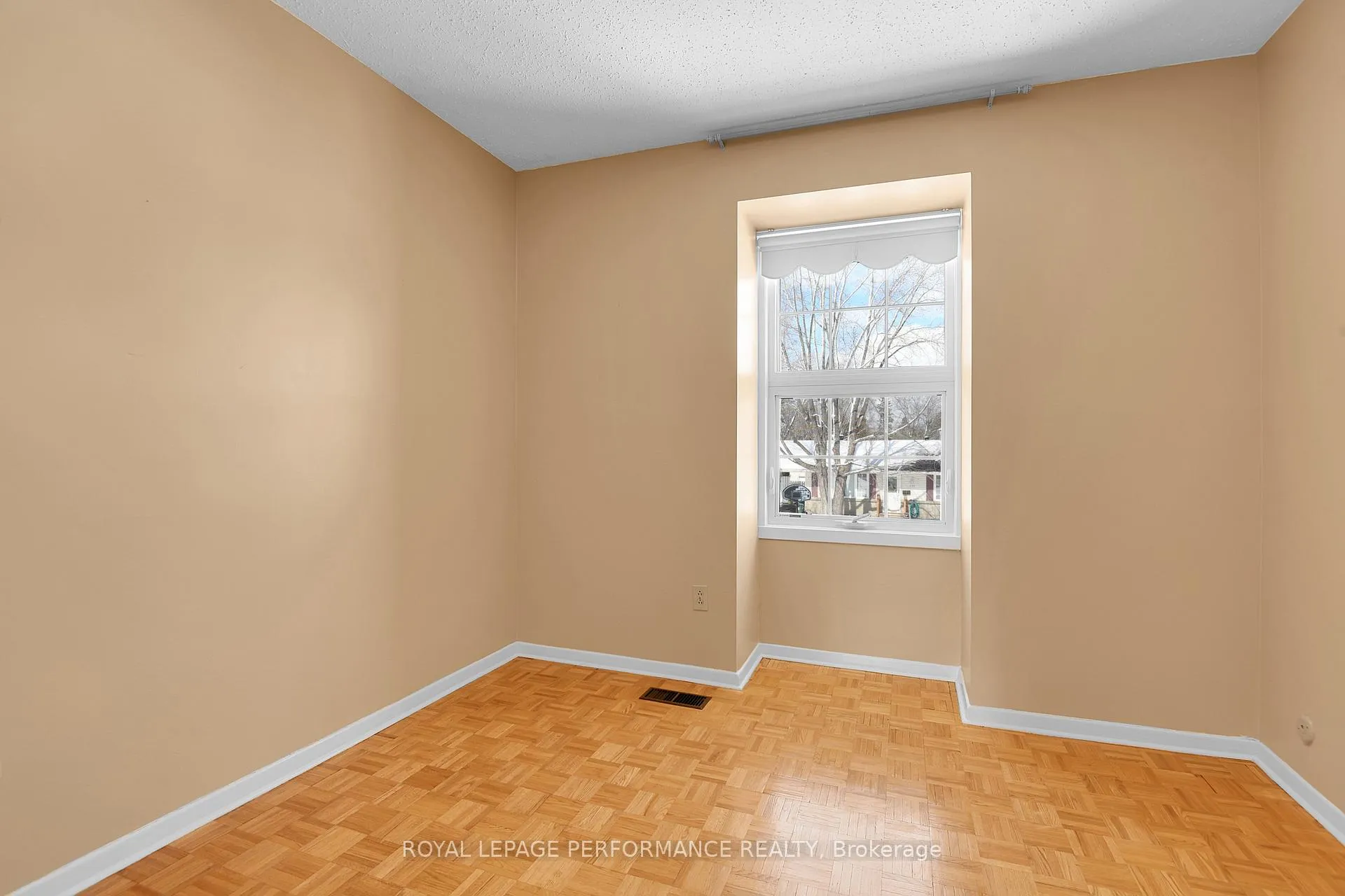 Photo 23 of 2166 Bickerton Avenue, Ottawa, Beacon Hill North — HOMEH