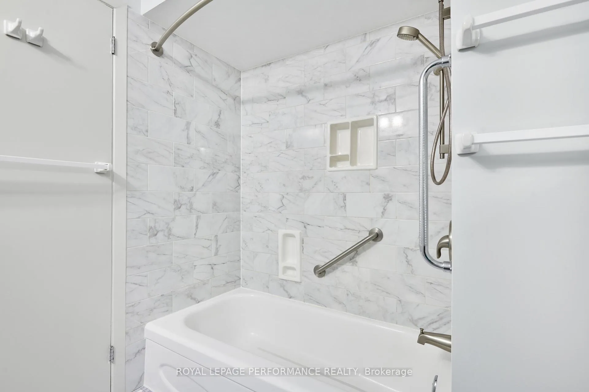 Photo 28 of 2166 Bickerton Avenue, Ottawa, Beacon Hill North — HOMEH