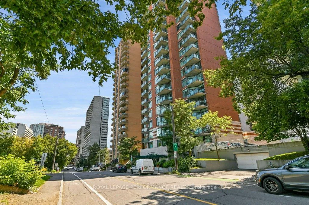 Front of Unit 704, 570 Laurier Avenue W