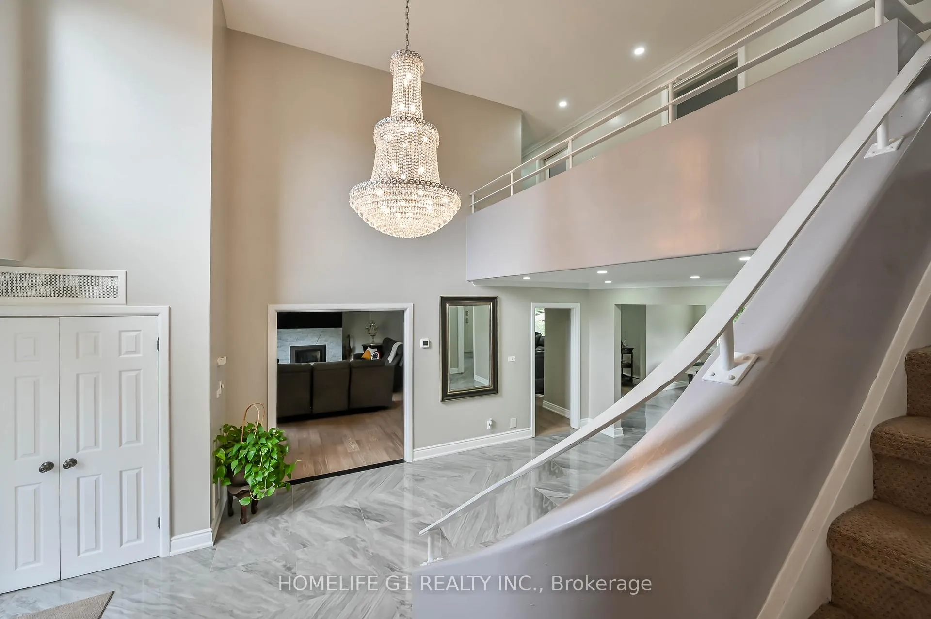 Photo 1 of 10 Douglas Place, Hamilton, Stoney Creek — HOMEH