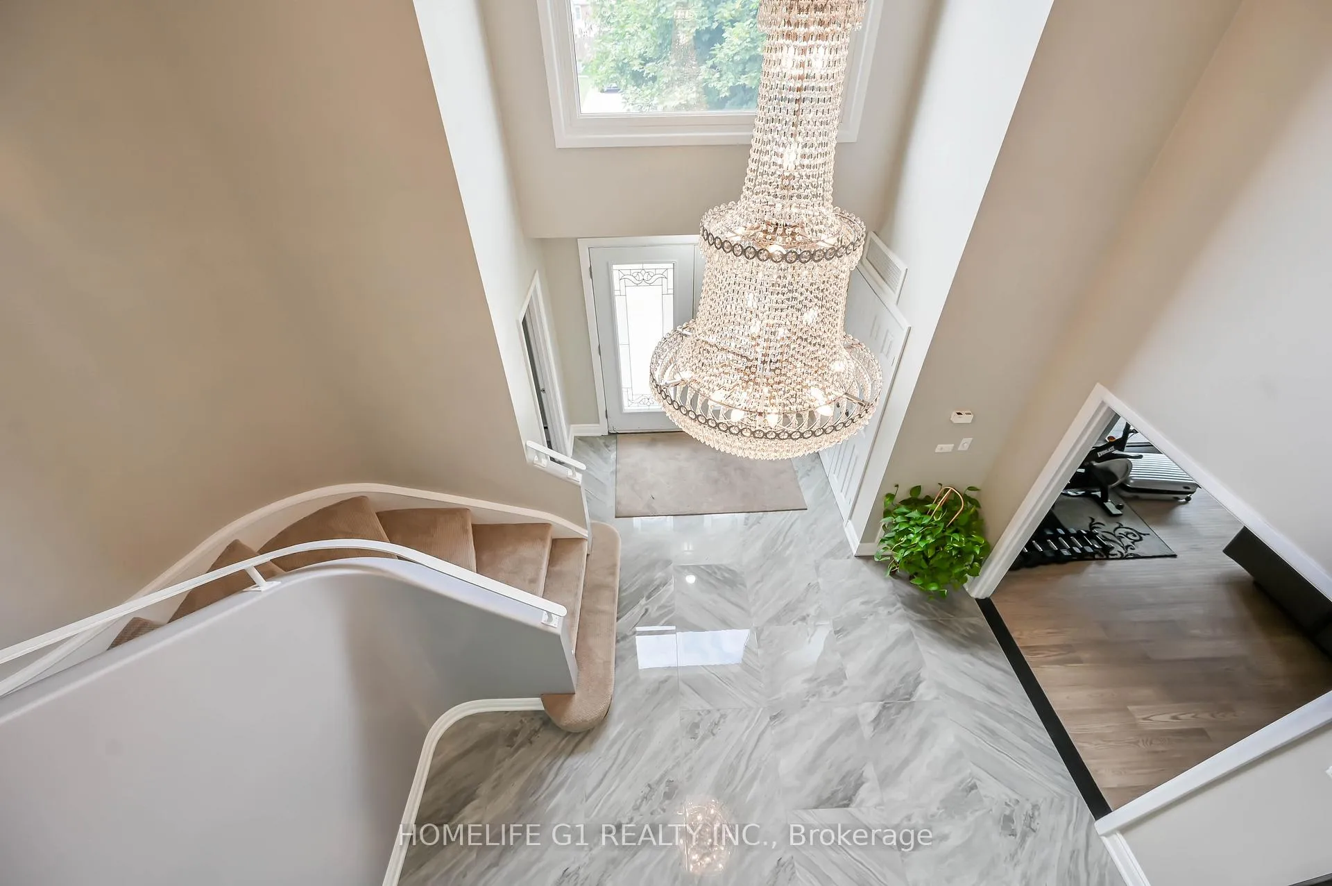 Photo 2 of 10 Douglas Place, Hamilton, Stoney Creek — HOMEH