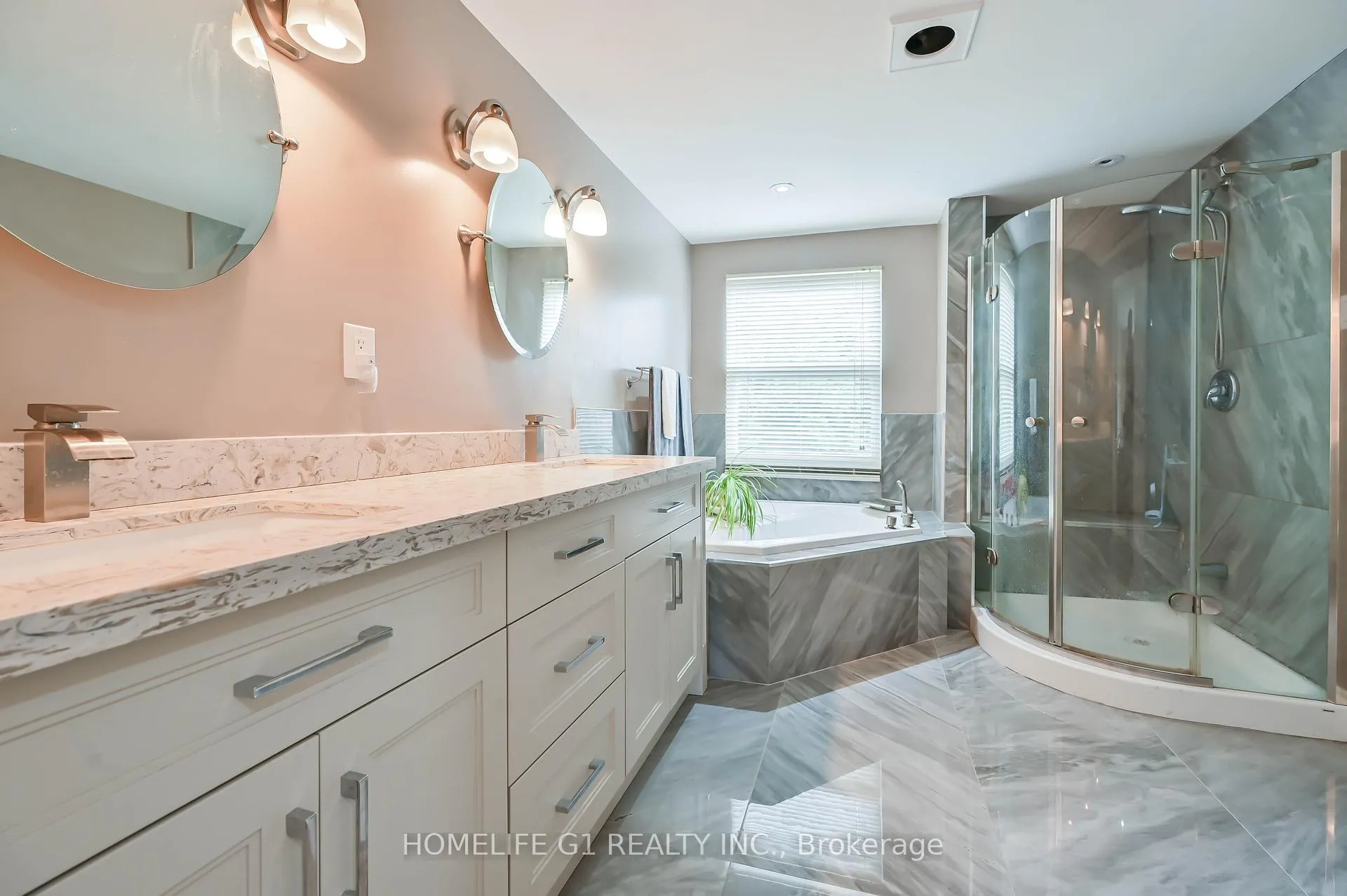 Photo 3 of 10 Douglas Place, Hamilton, Stoney Creek — HOMEH