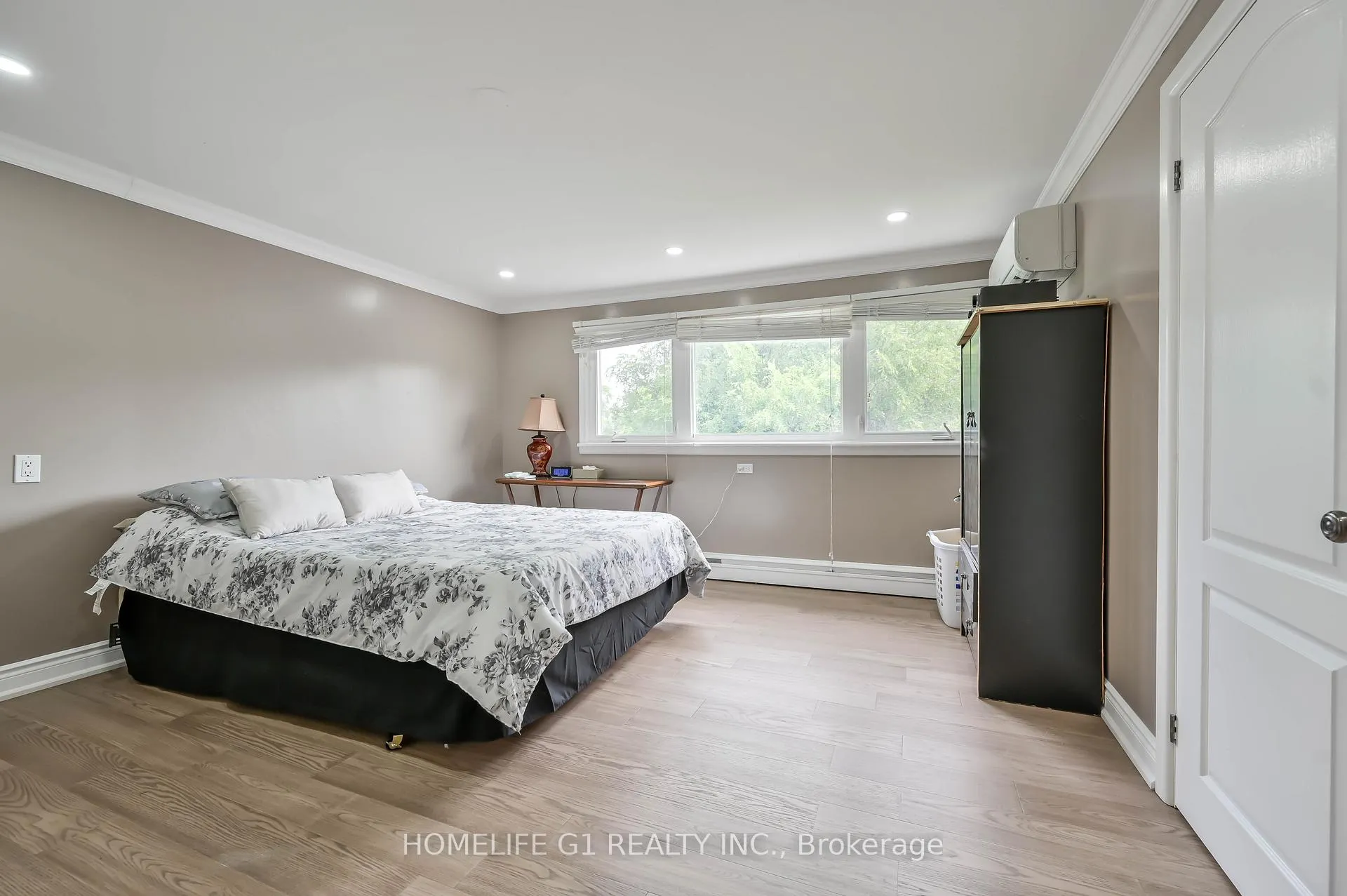 Photo 7 of 10 Douglas Place, Hamilton, Stoney Creek — HOMEH