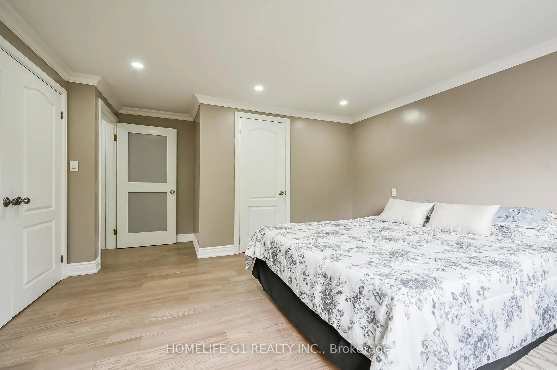 Photo 8 of 10 Douglas Place, Hamilton, Stoney Creek — HOMEH