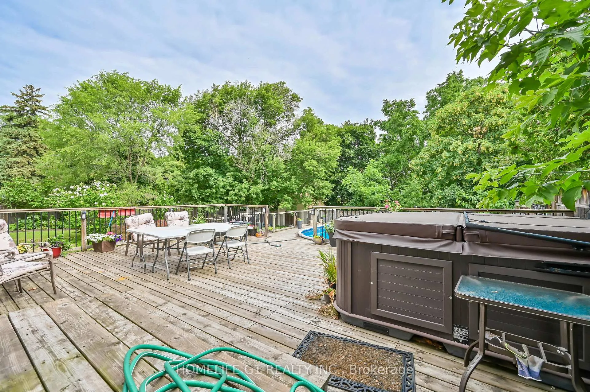 Photo 9 of 10 Douglas Place, Hamilton, Stoney Creek — HOMEH