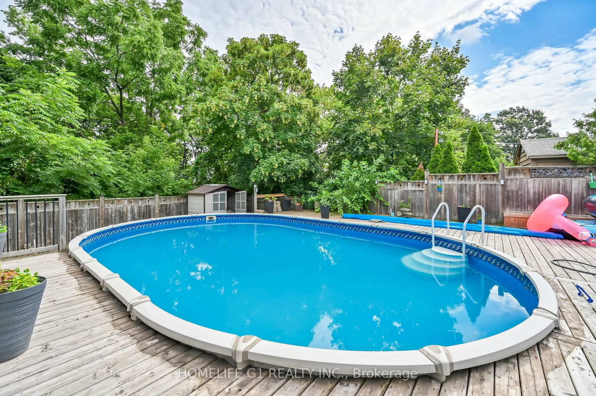 Photo 11 of 10 Douglas Place, Hamilton, Stoney Creek — HOMEH