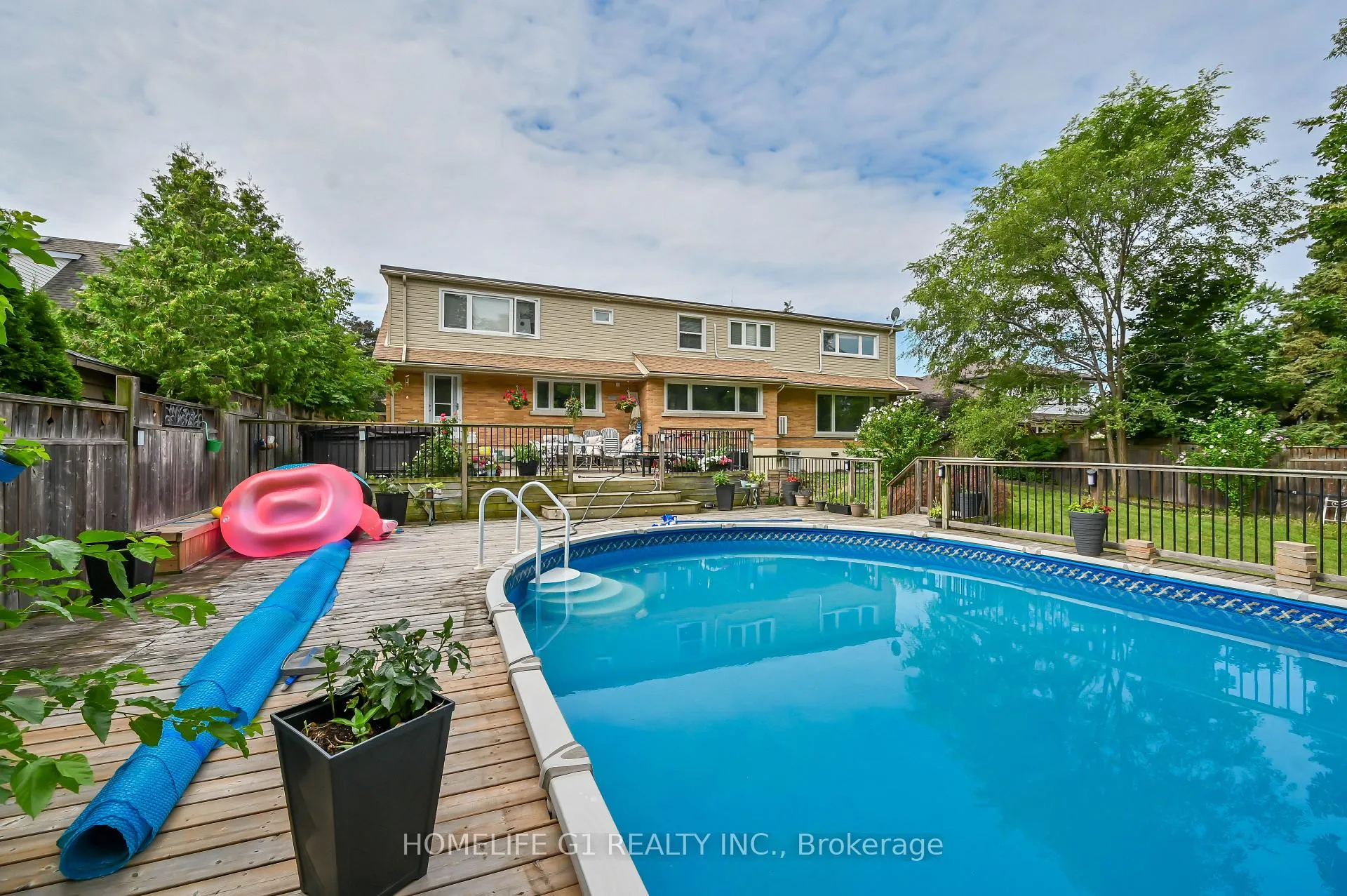 Photo 12 of 10 Douglas Place, Hamilton, Stoney Creek — HOMEH