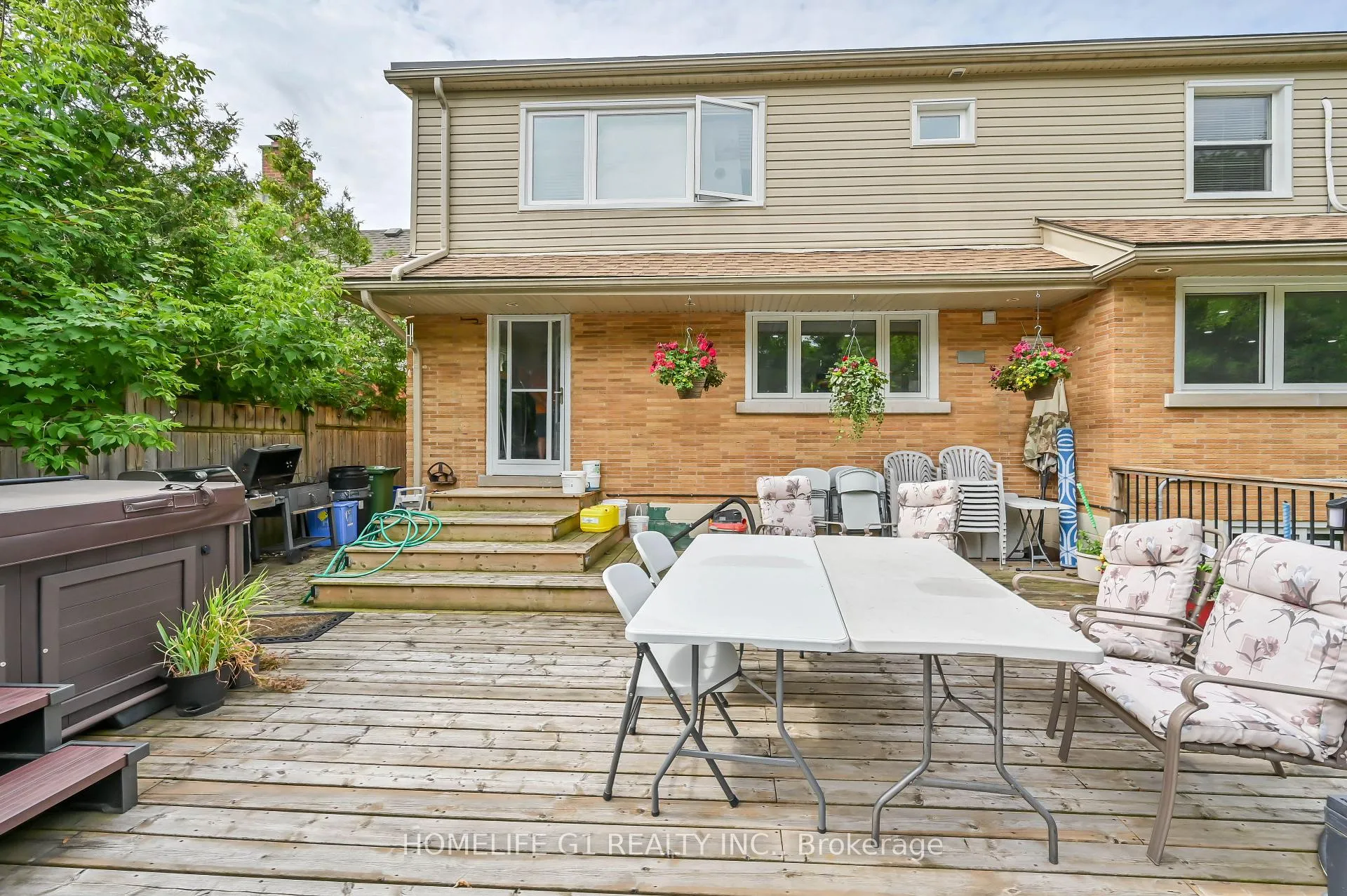Photo 13 of 10 Douglas Place, Hamilton, Stoney Creek — HOMEH