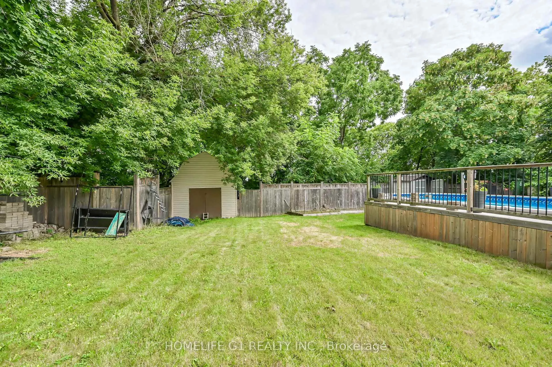 Photo 15 of 10 Douglas Place, Hamilton, Stoney Creek — HOMEH