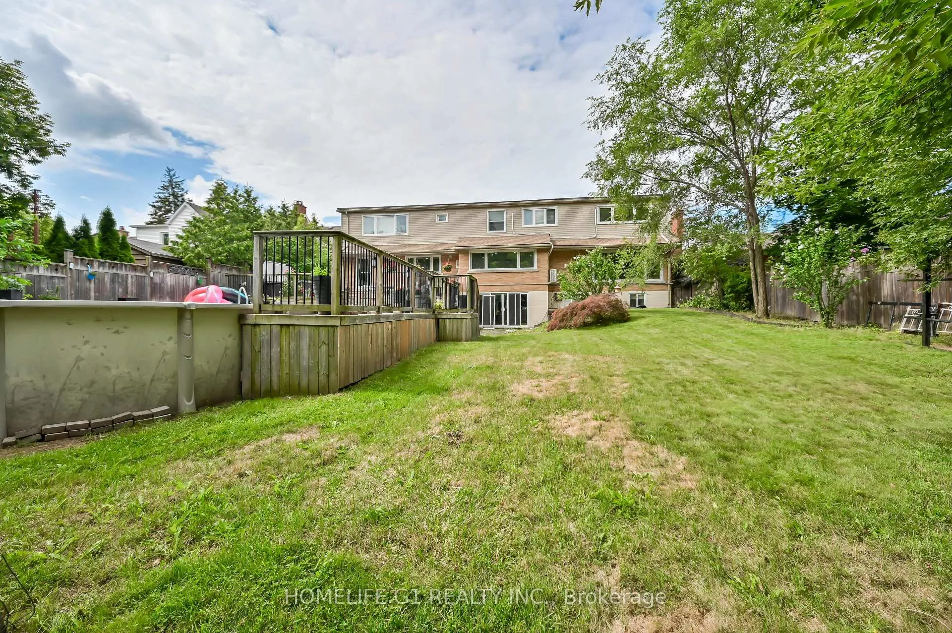 Photo 17 of 10 Douglas Place, Hamilton, Stoney Creek — HOMEH