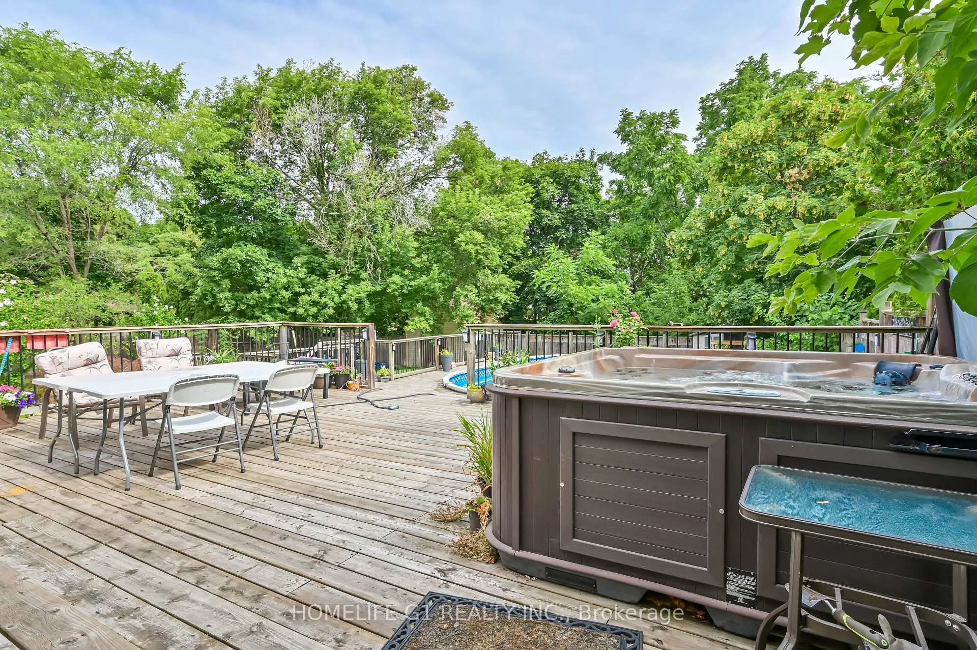 Photo 21 of 10 Douglas Place, Hamilton, Stoney Creek — HOMEH