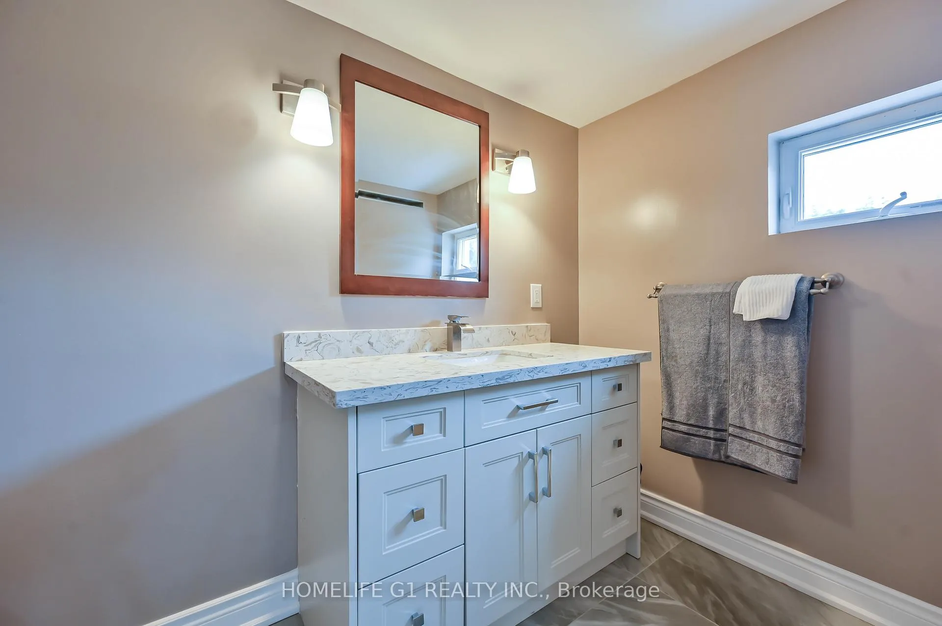 Photo 33 of 10 Douglas Place, Hamilton, Stoney Creek — HOMEH