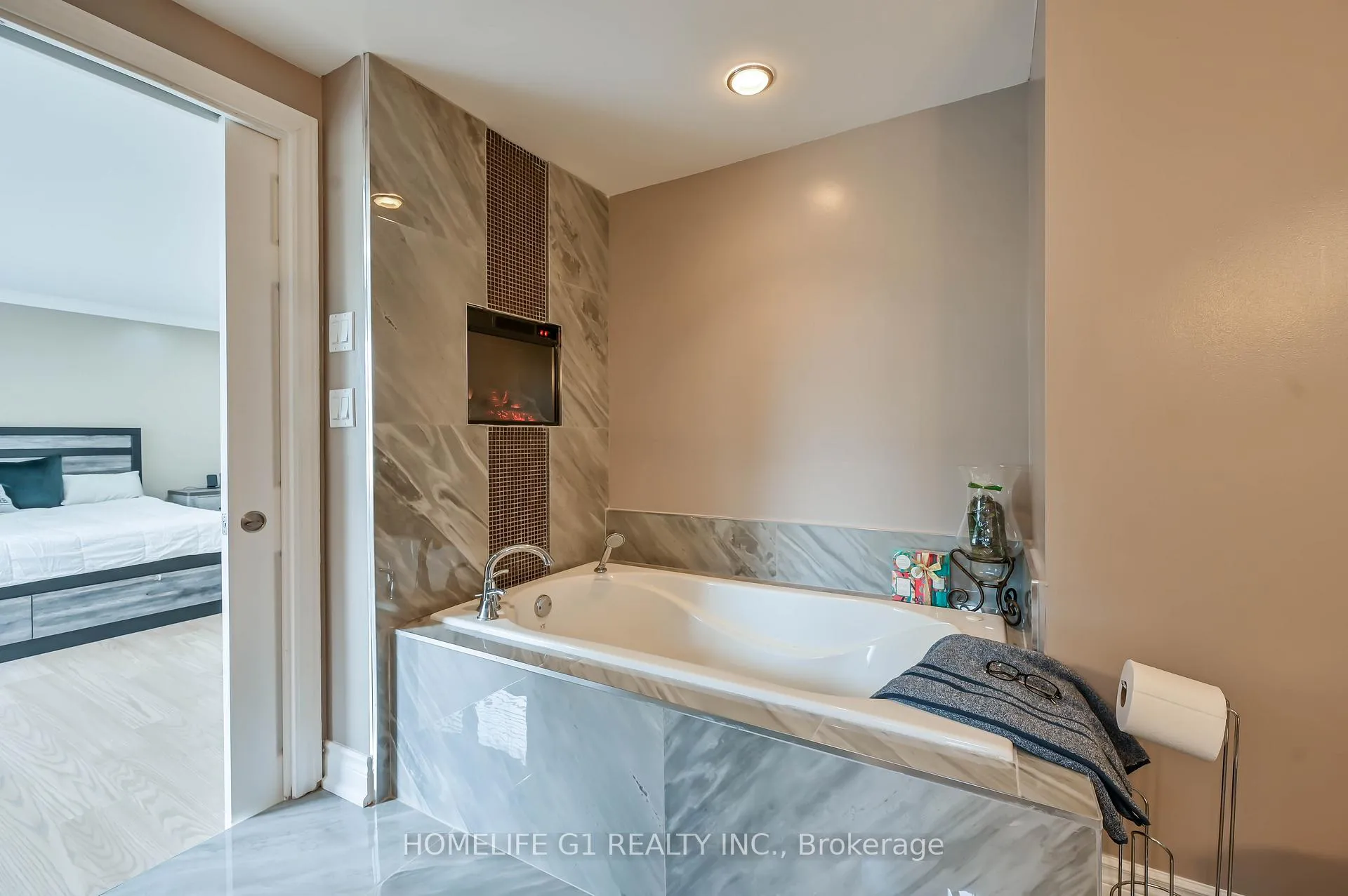 Photo 34 of 10 Douglas Place, Hamilton, Stoney Creek — HOMEH