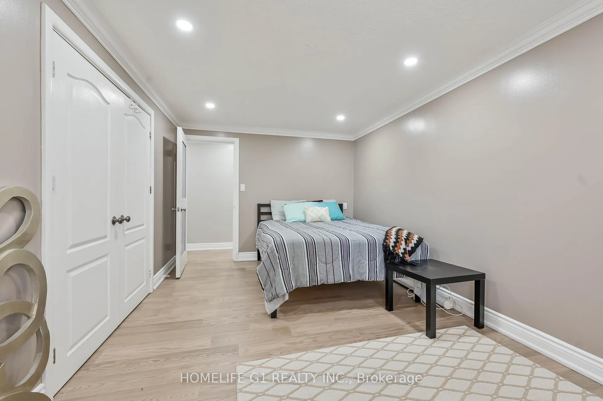 Photo 37 of 10 Douglas Place, Hamilton, Stoney Creek — HOMEH