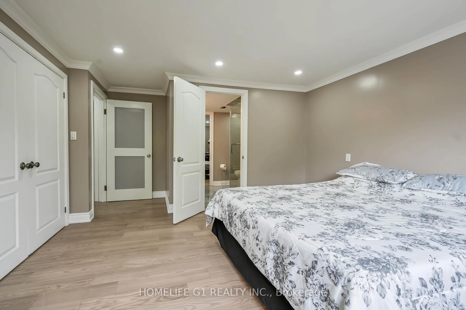 Photo 42 of 10 Douglas Place, Hamilton, Stoney Creek — HOMEH