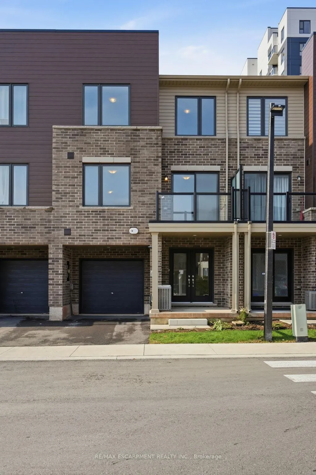 Photo 3 of 34 Dryden Lane, Hamilton, McQuesten — HOMEH