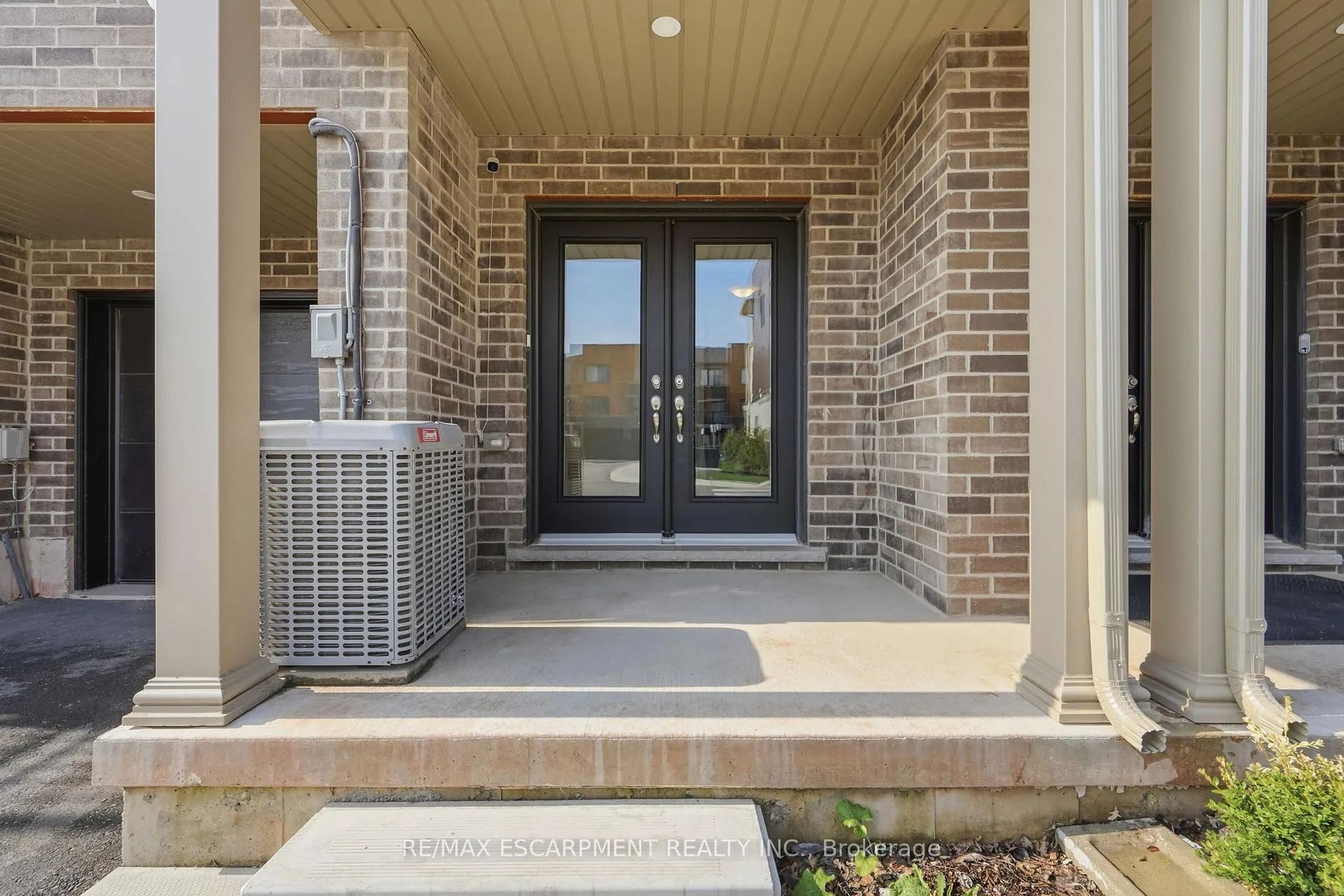Photo 4 of 34 Dryden Lane, Hamilton, McQuesten — HOMEH