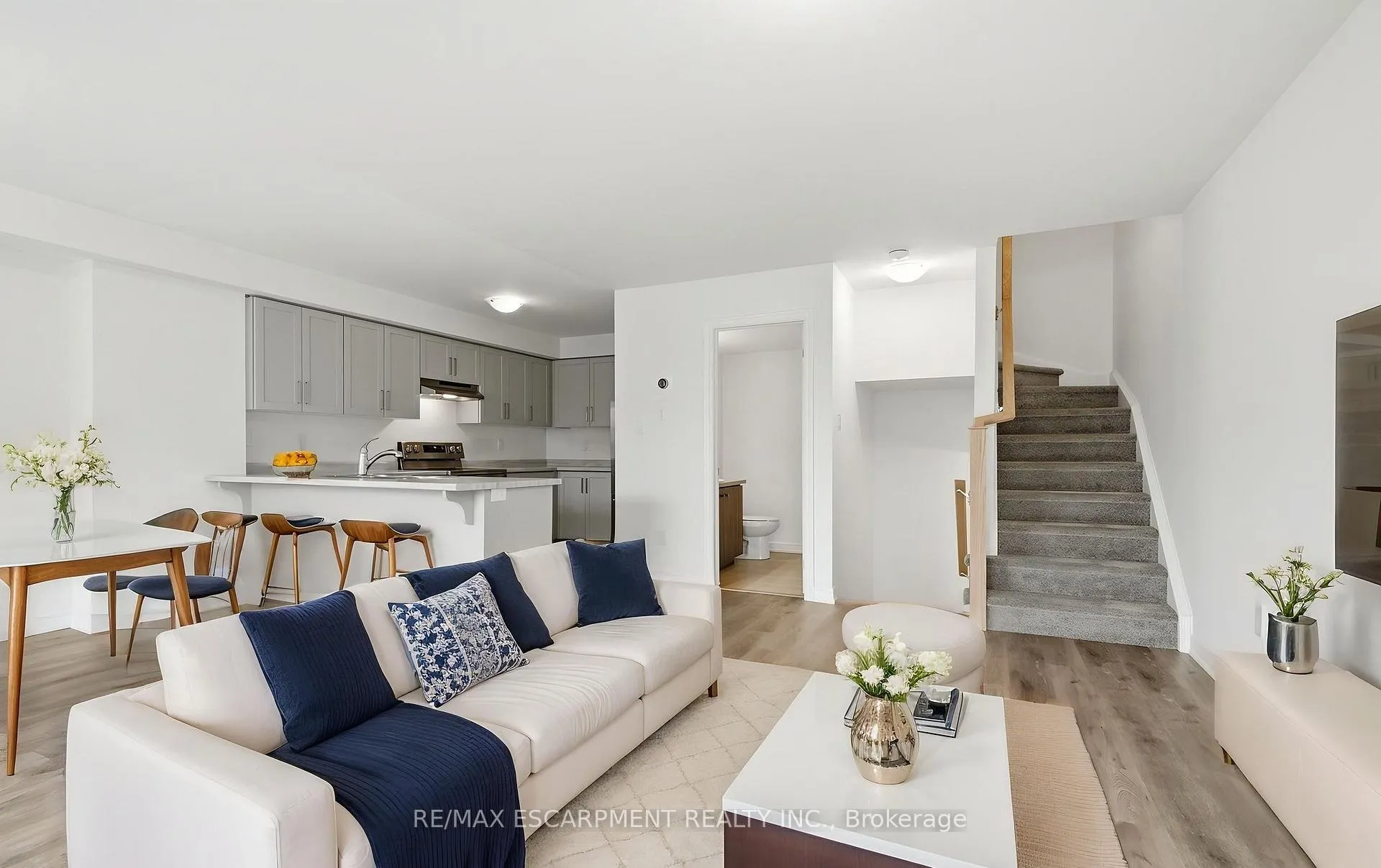 Photo 9 of 34 Dryden Lane, Hamilton, McQuesten — HOMEH
