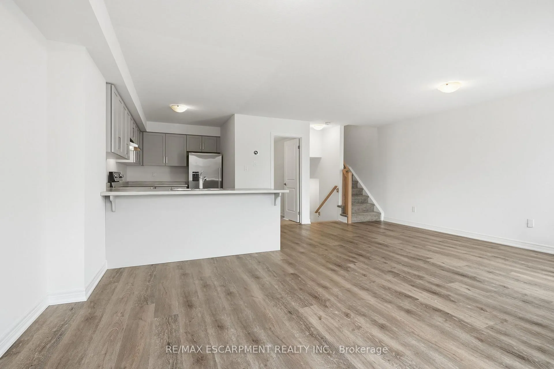 Photo 10 of 34 Dryden Lane, Hamilton, McQuesten — HOMEH