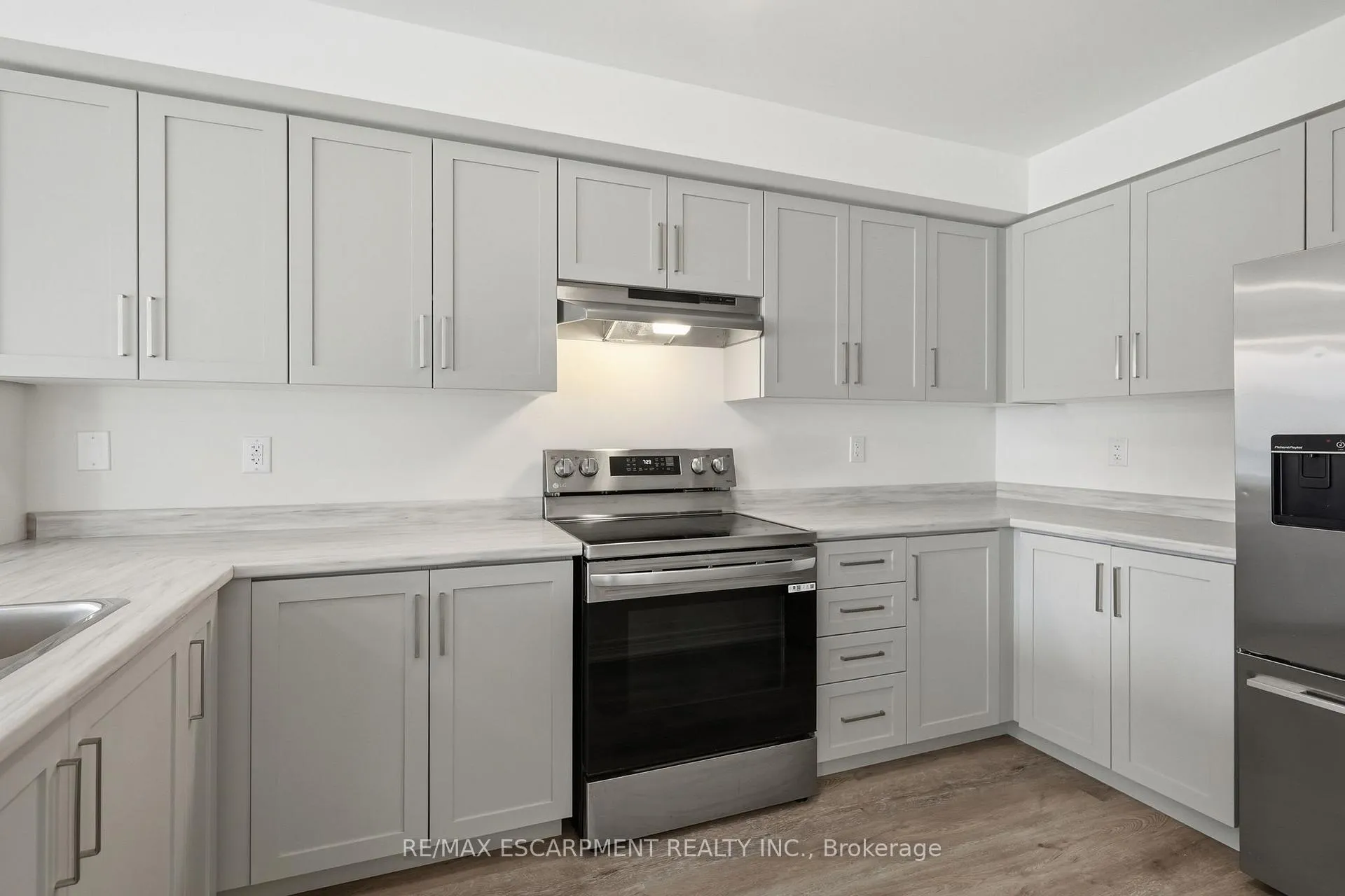 Photo 11 of 34 Dryden Lane, Hamilton, McQuesten — HOMEH