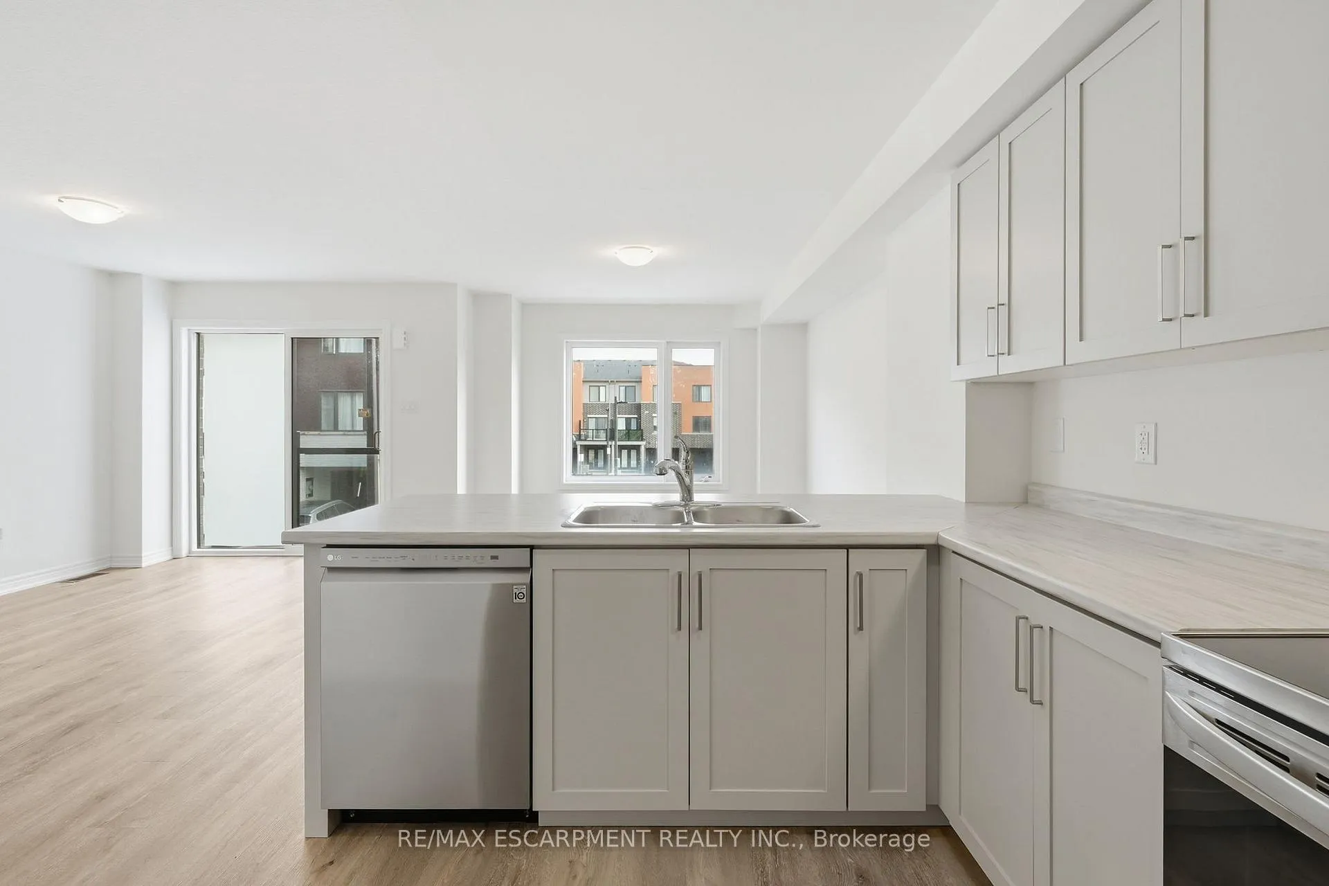 Photo 13 of 34 Dryden Lane, Hamilton, McQuesten — HOMEH